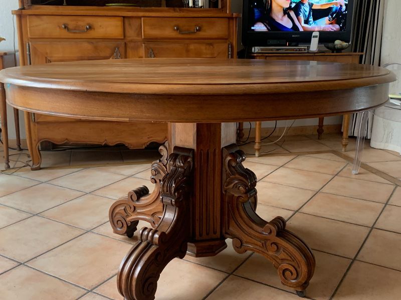 Old table slightly oval cherry tree with central foot with 2 extensions