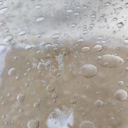 Bouteille en verre bullé, verrerie de Bendor.