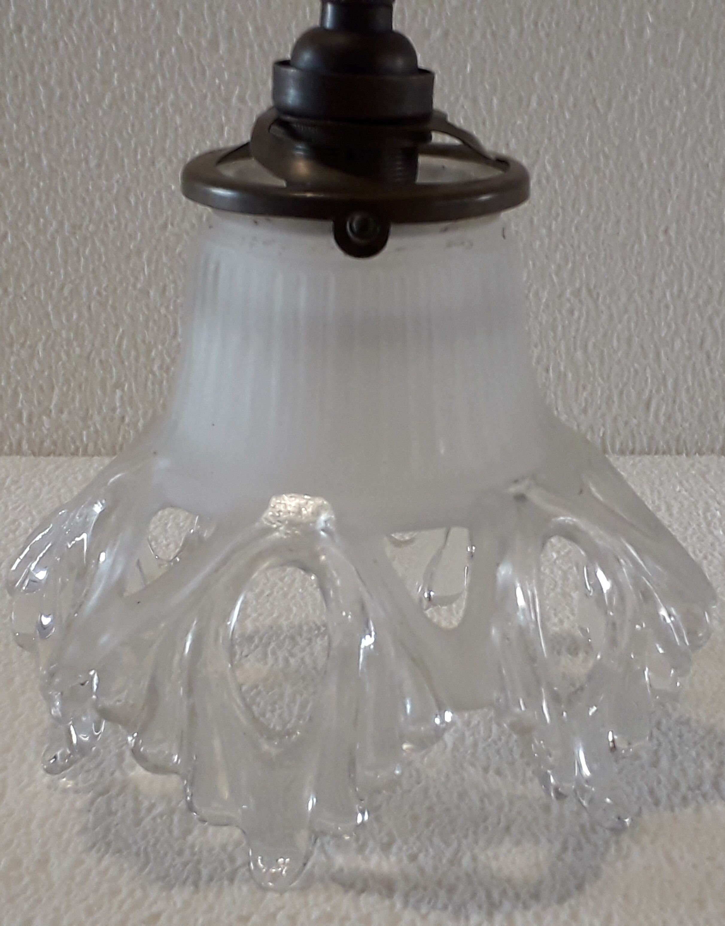 Applique tulipe dentelle en verre