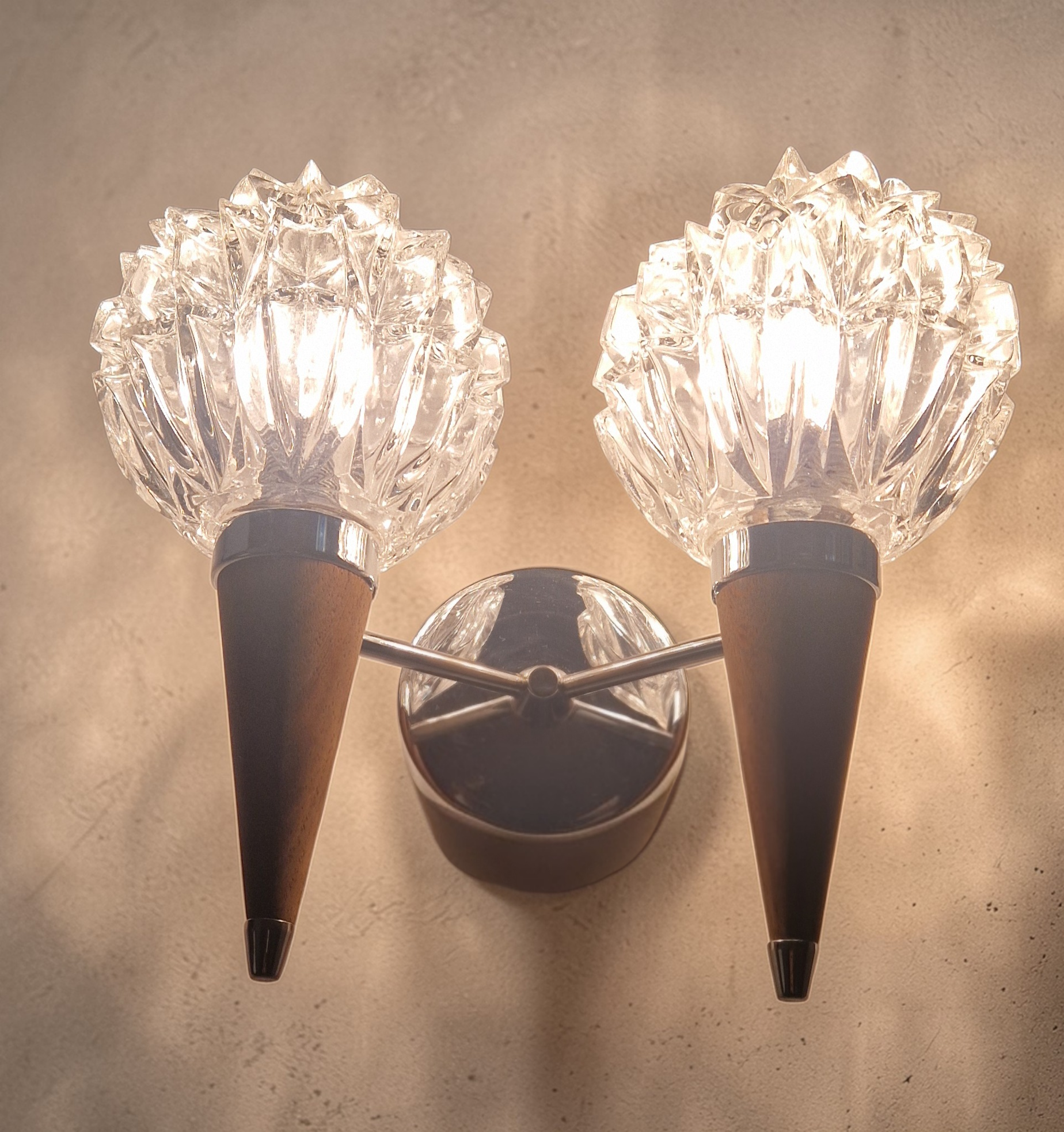 Applique murale double style scandinave - Verre moulé et teck - 1960