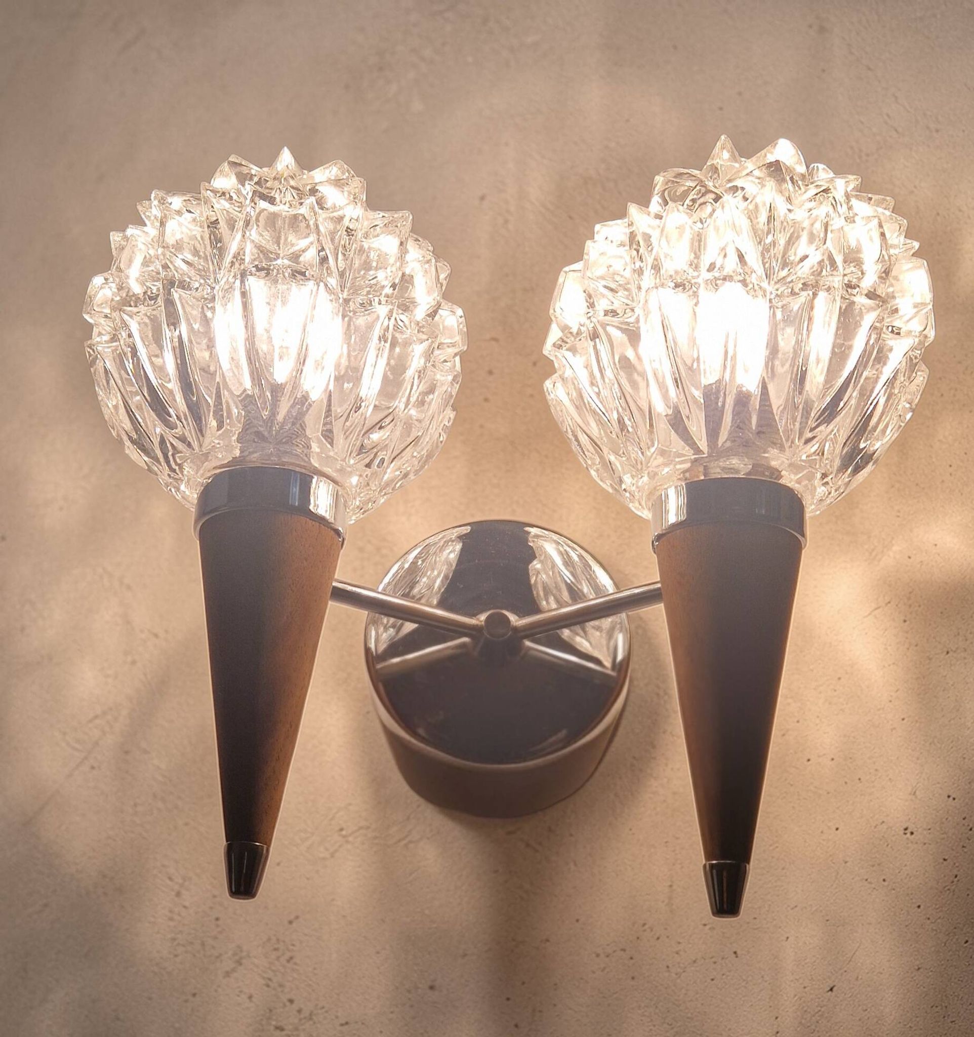 Double wall lamp in Scandinavian style - moulded glass and teak - 1960