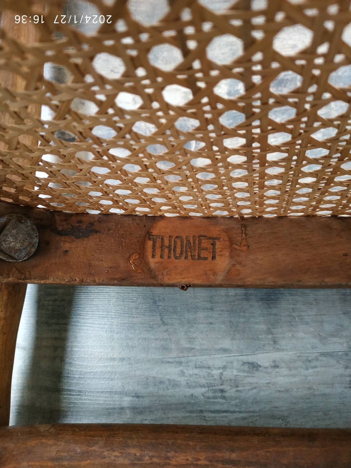 Chaise basse Thonet