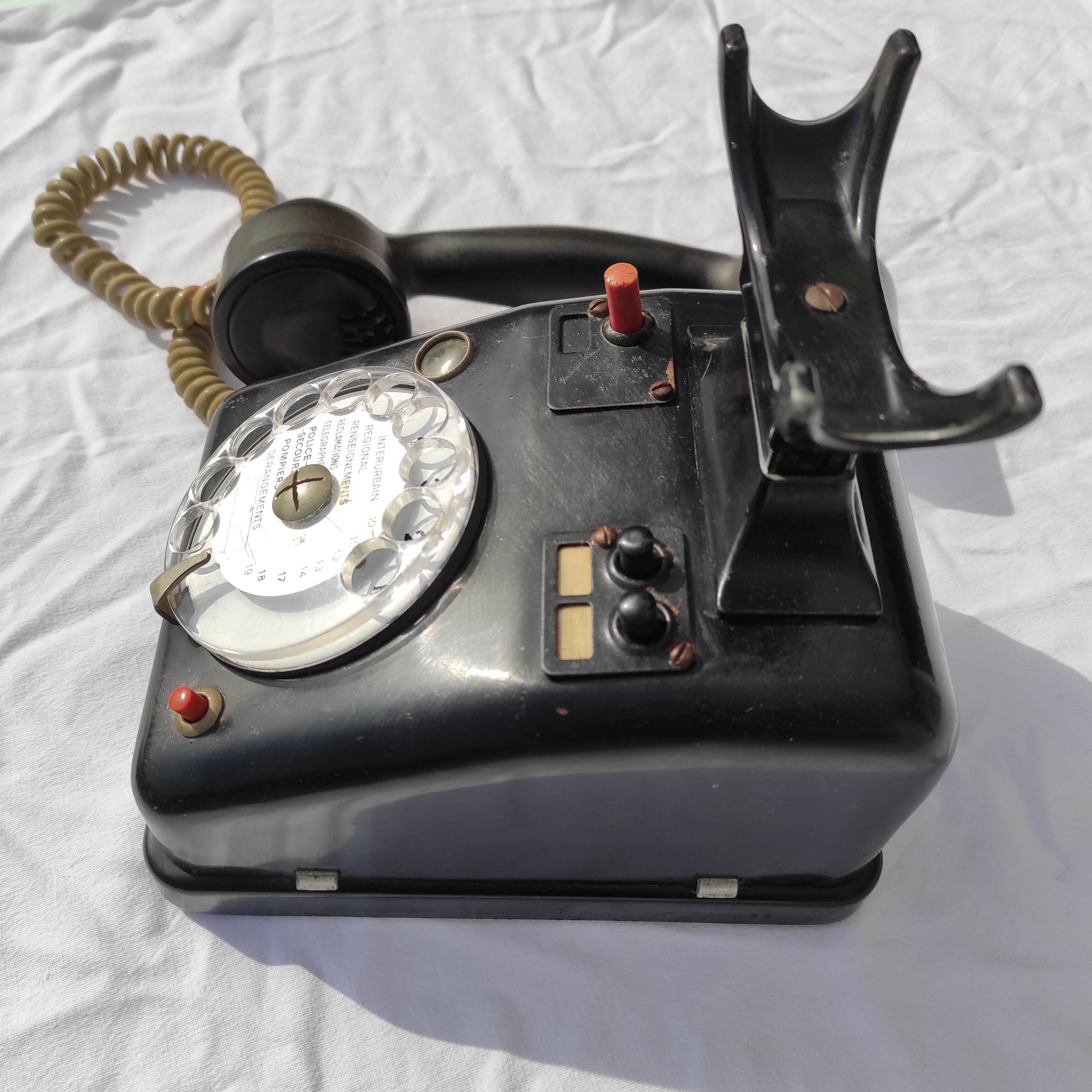 Telephone in black bakelite dial with call system