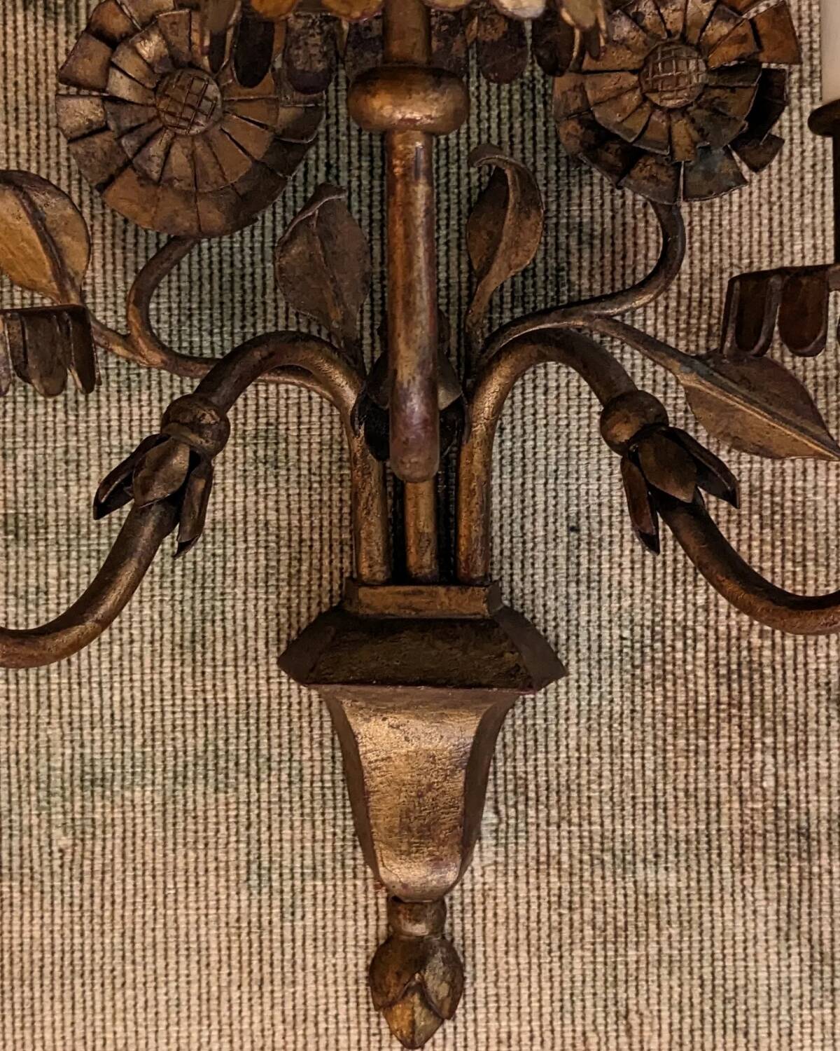 Paire d'appliques fleurs métal doré