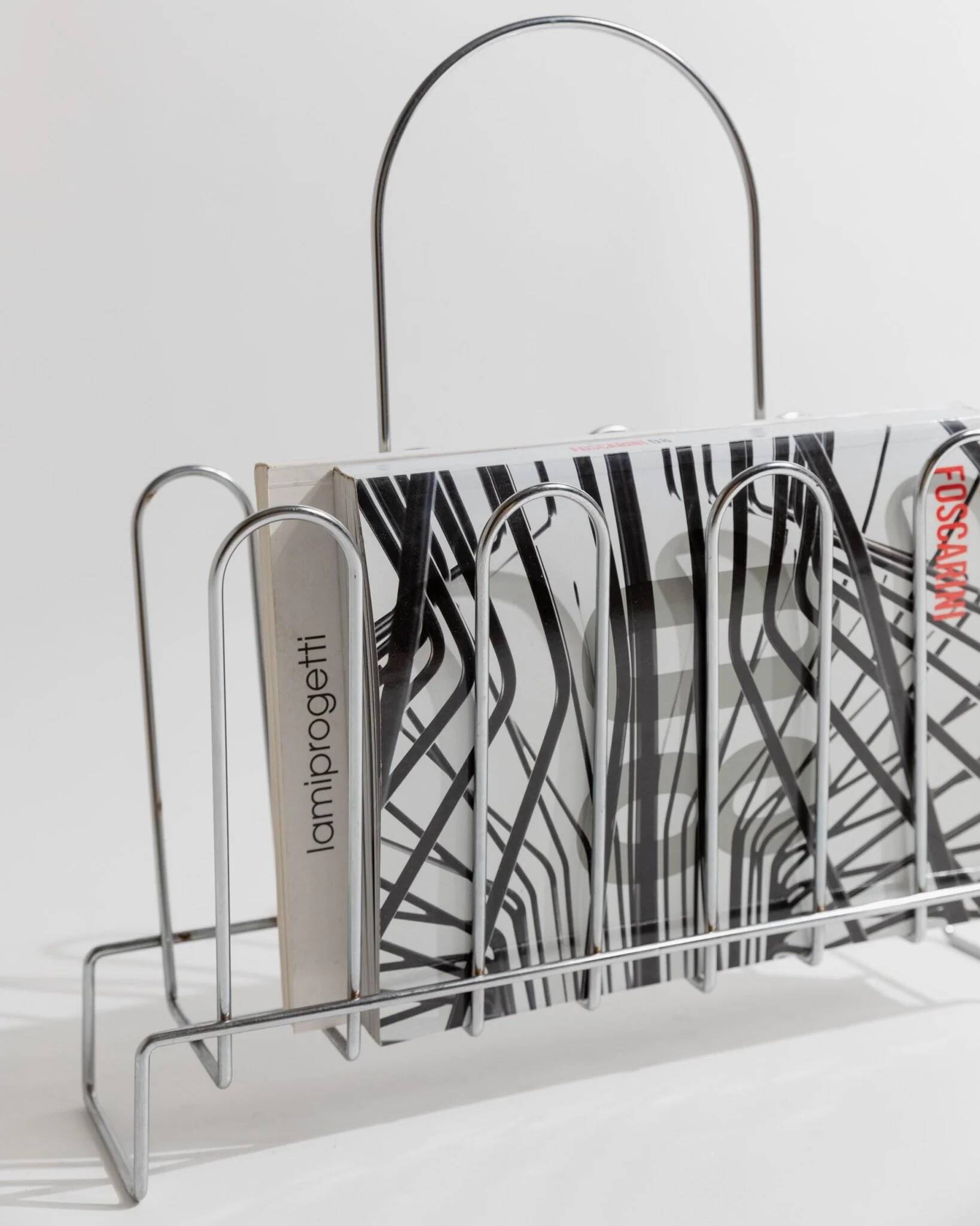 Vintage chrome metal magazine rack - Space Age design from the 1970s - Decorative storage for magazines and books - Elegant retro gift idea