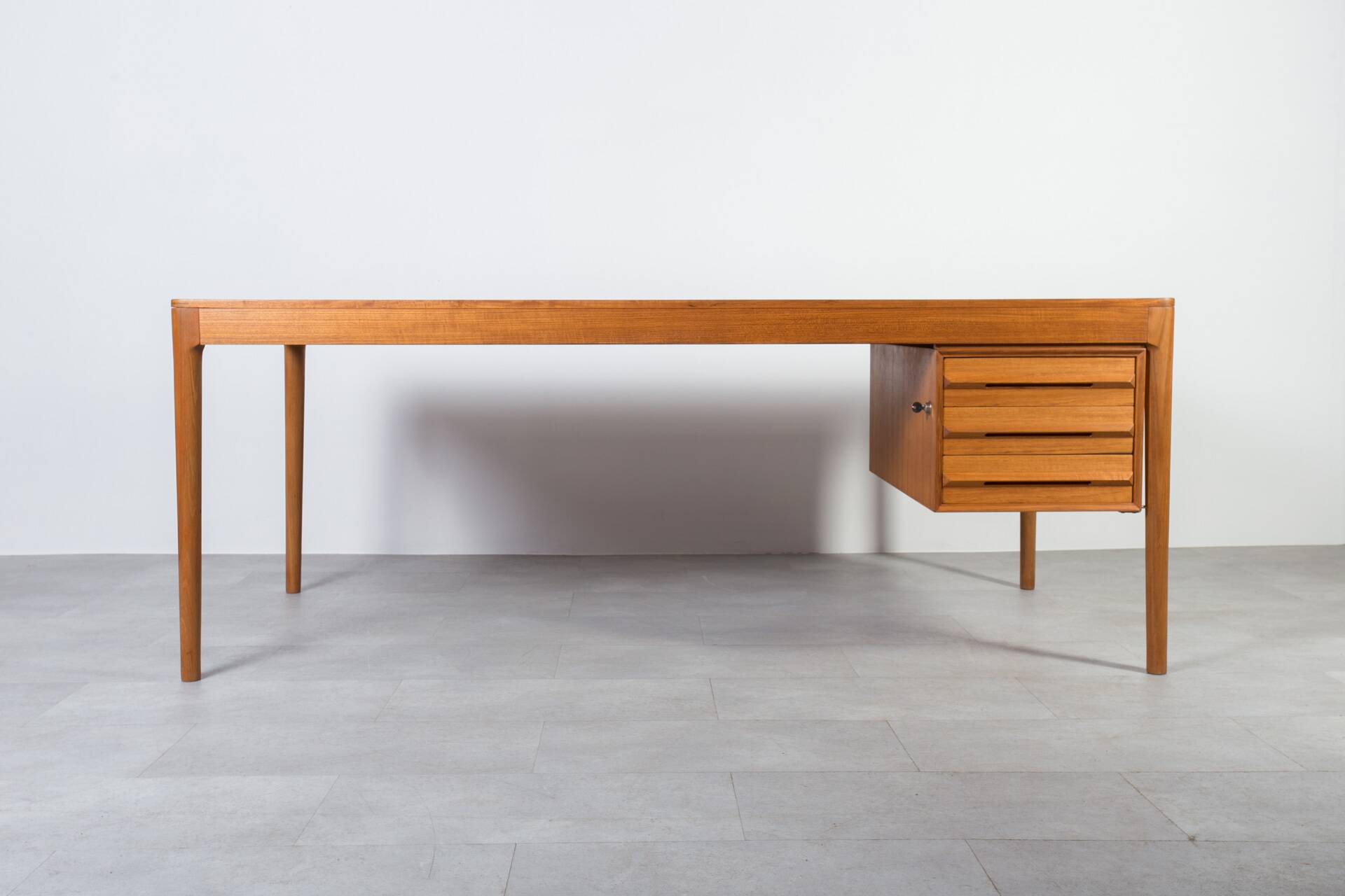 Mid-century modern teak desk by Torbjørn Afdal for Bruksbo, 1960s