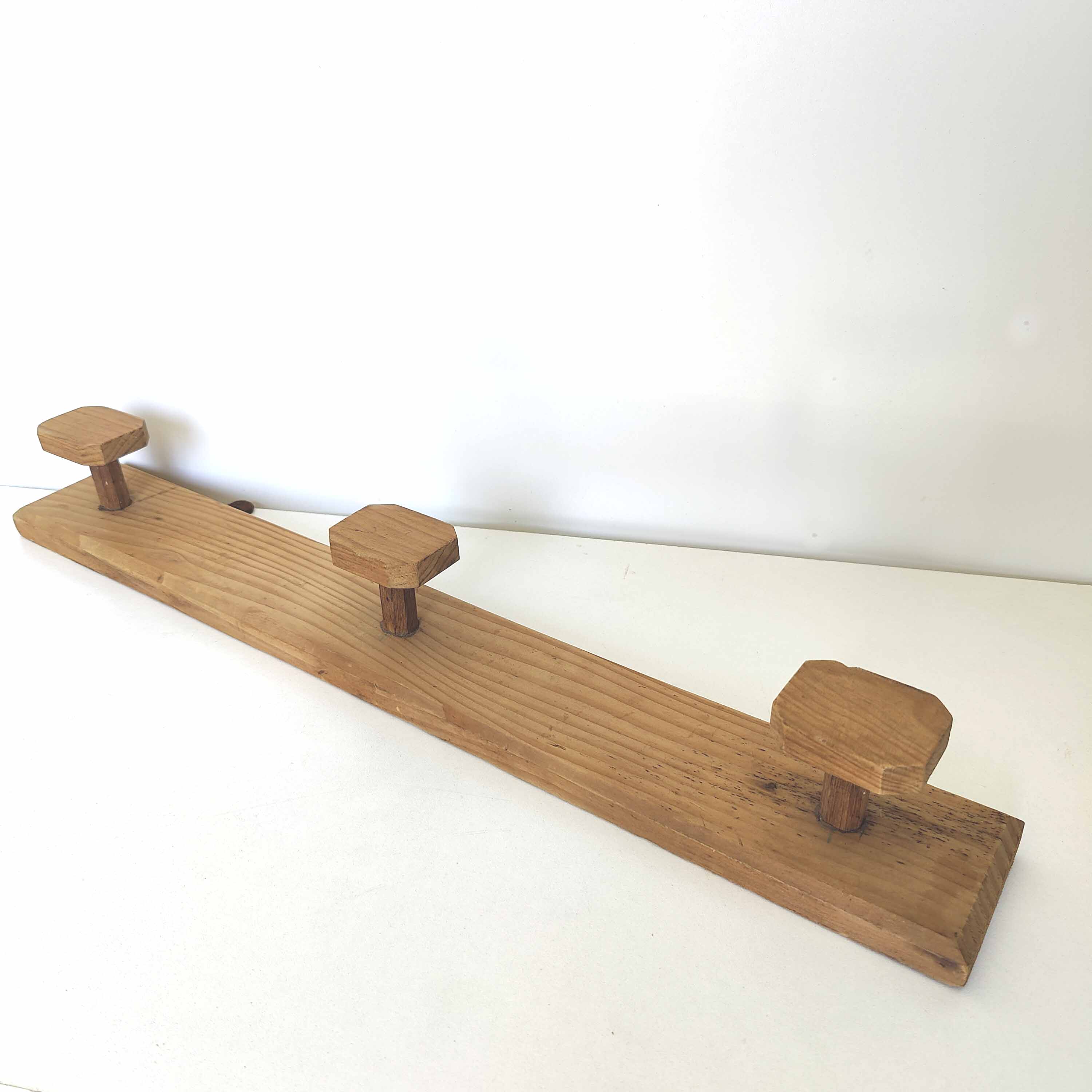 Wooden wall coat rack 3 hexagonal hooks
