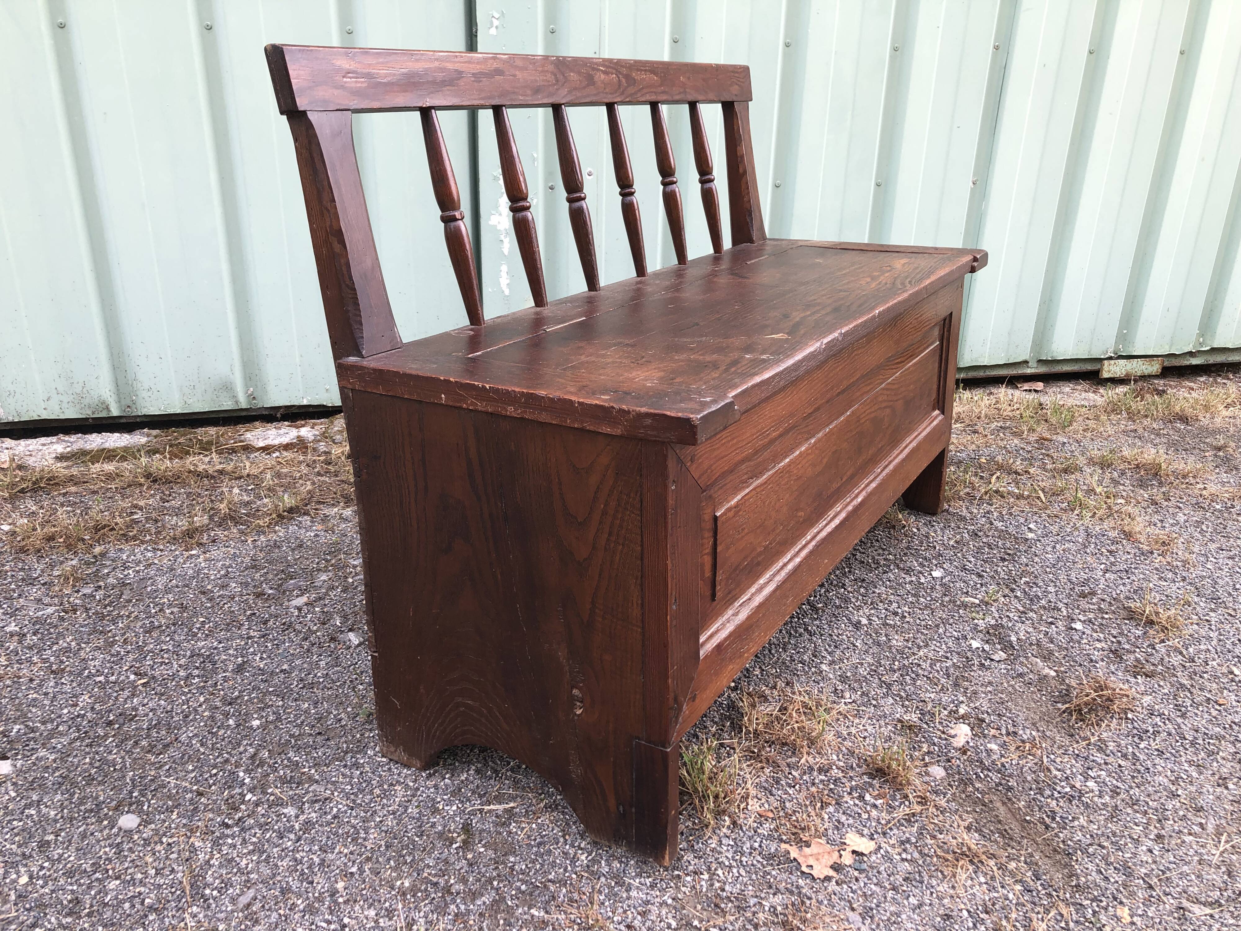 Rustic chest bench in old patina fir.