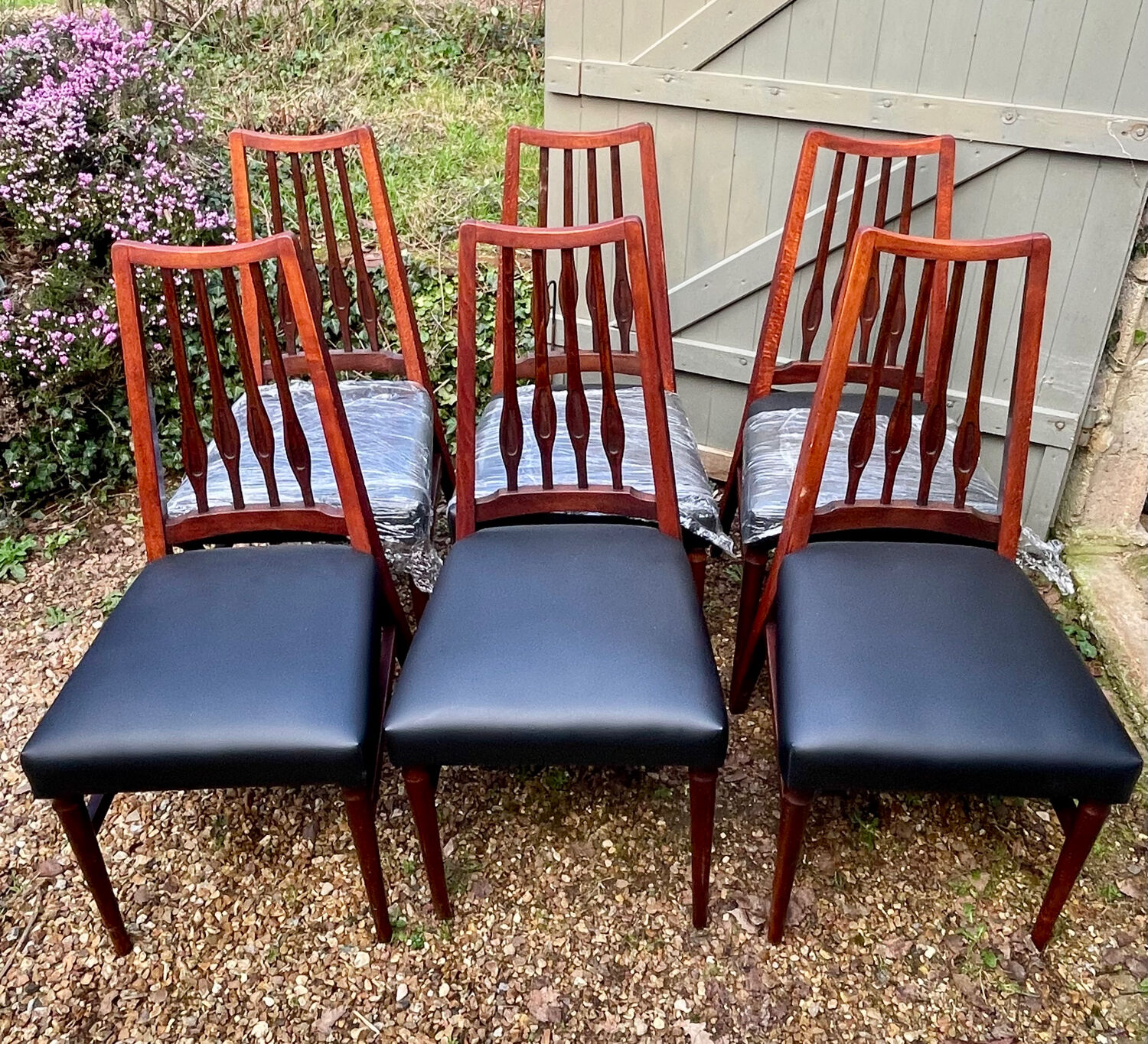 6 Scandinavian chairs