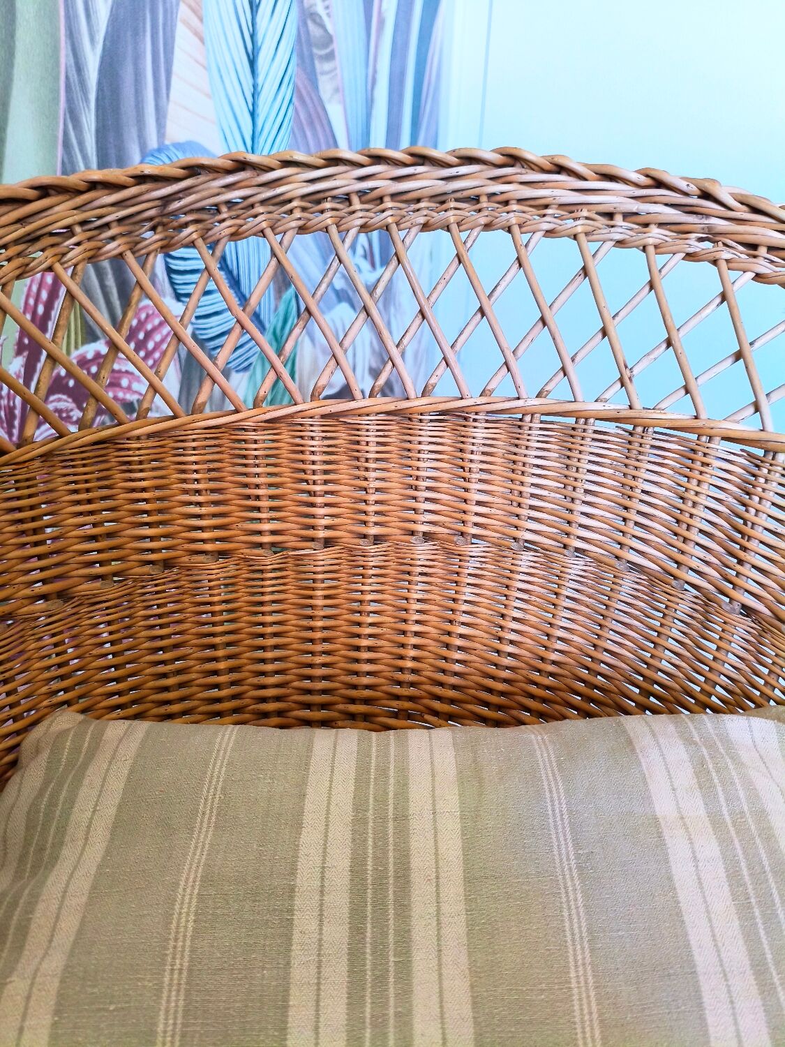 Wicker cradle on wheels