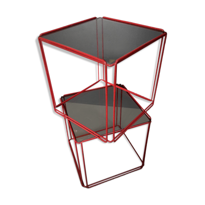 2 tables d'appoint, chevets cubes en métal filaire rouge et verre