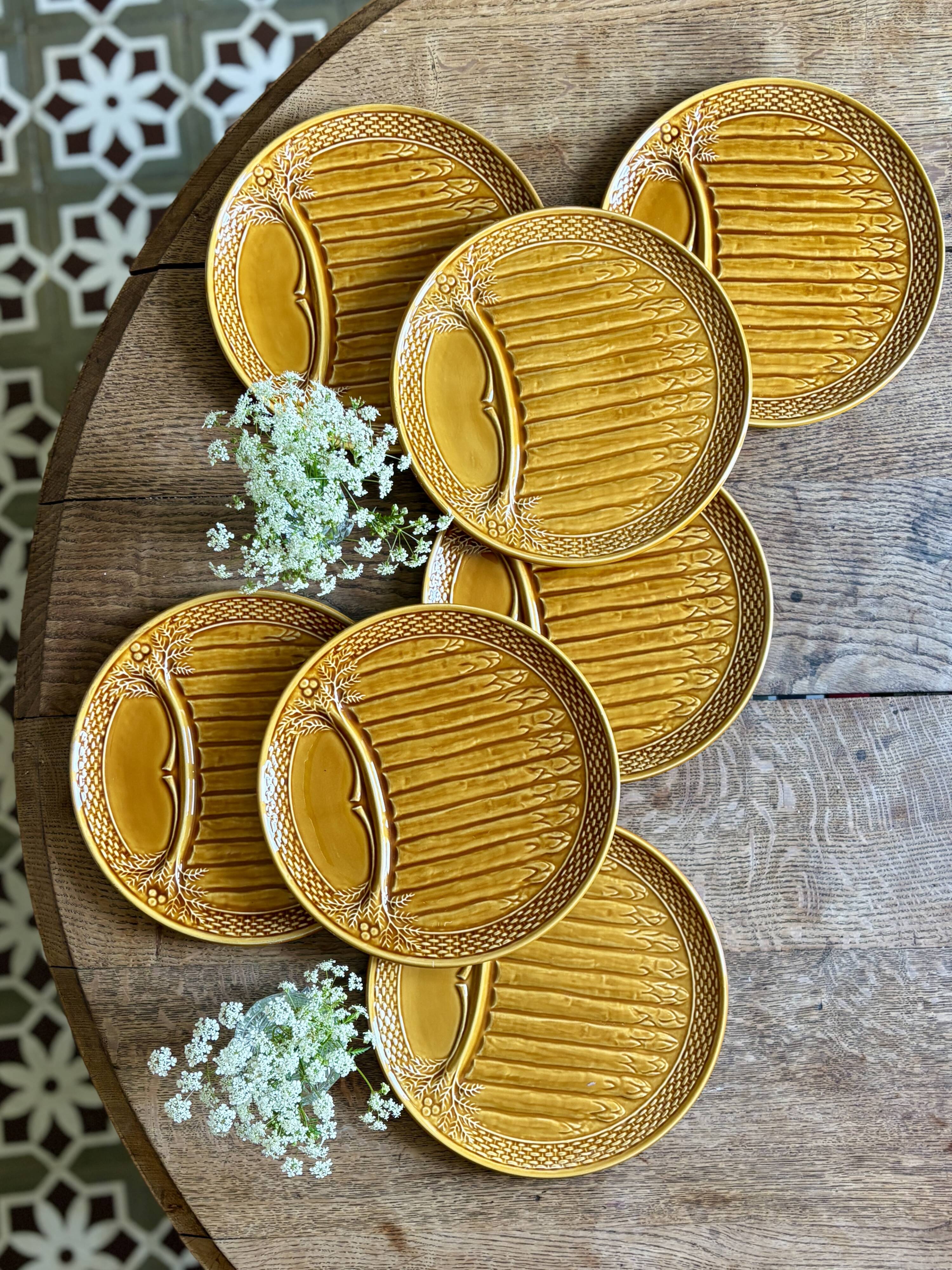 Lot de 7 assiettes à asperges vintage