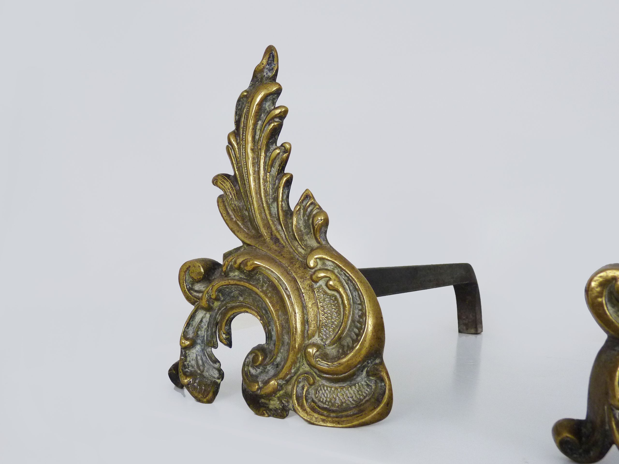 Paire de chenets de cheminée en bronze et fonte. Début XXème