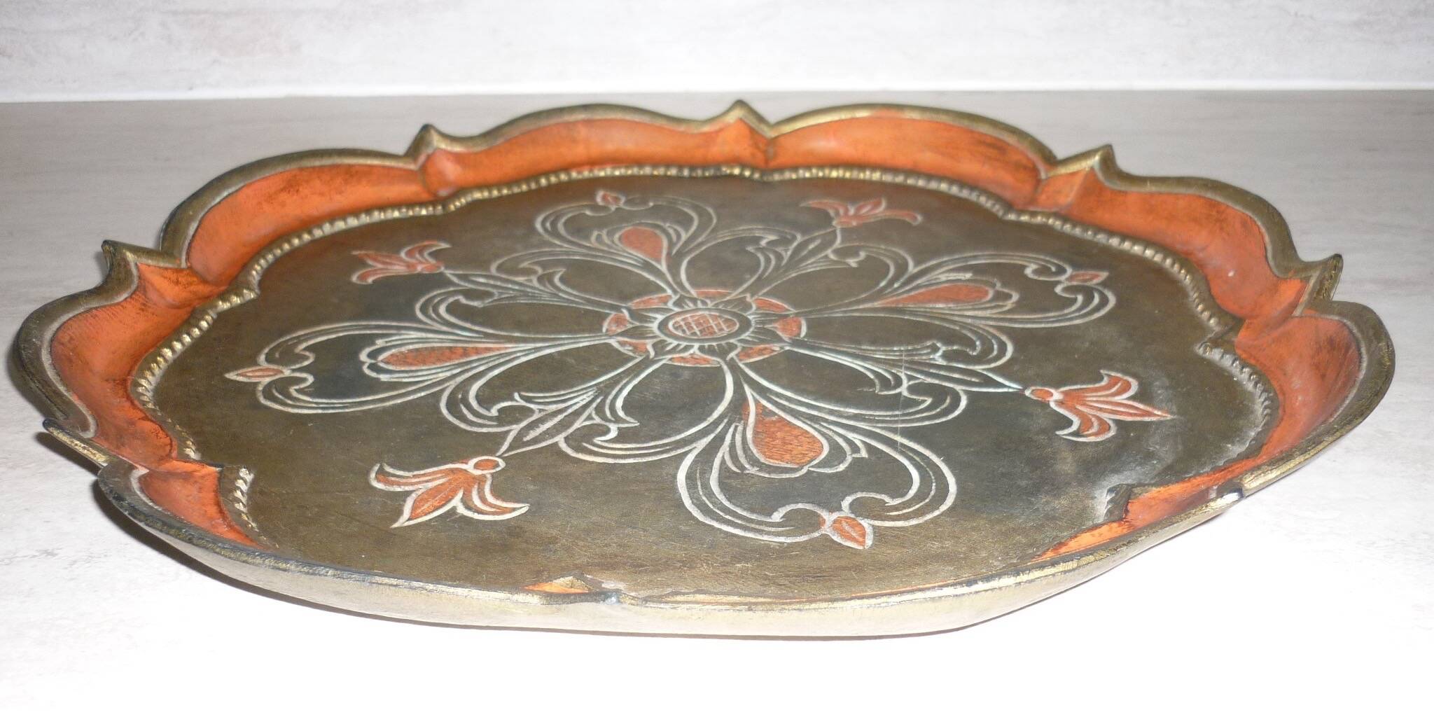 Round Florentine tray Ø 39 cm