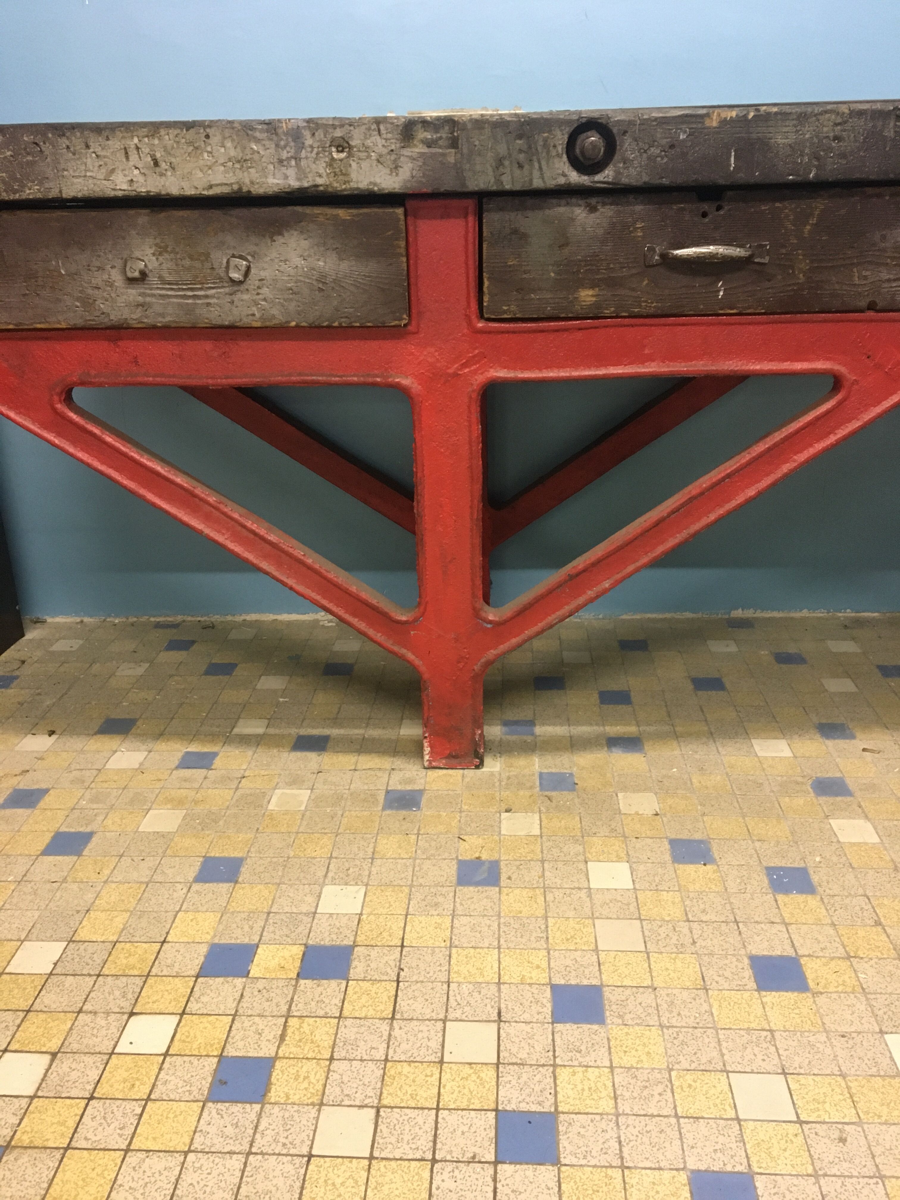 Former industrial workbench