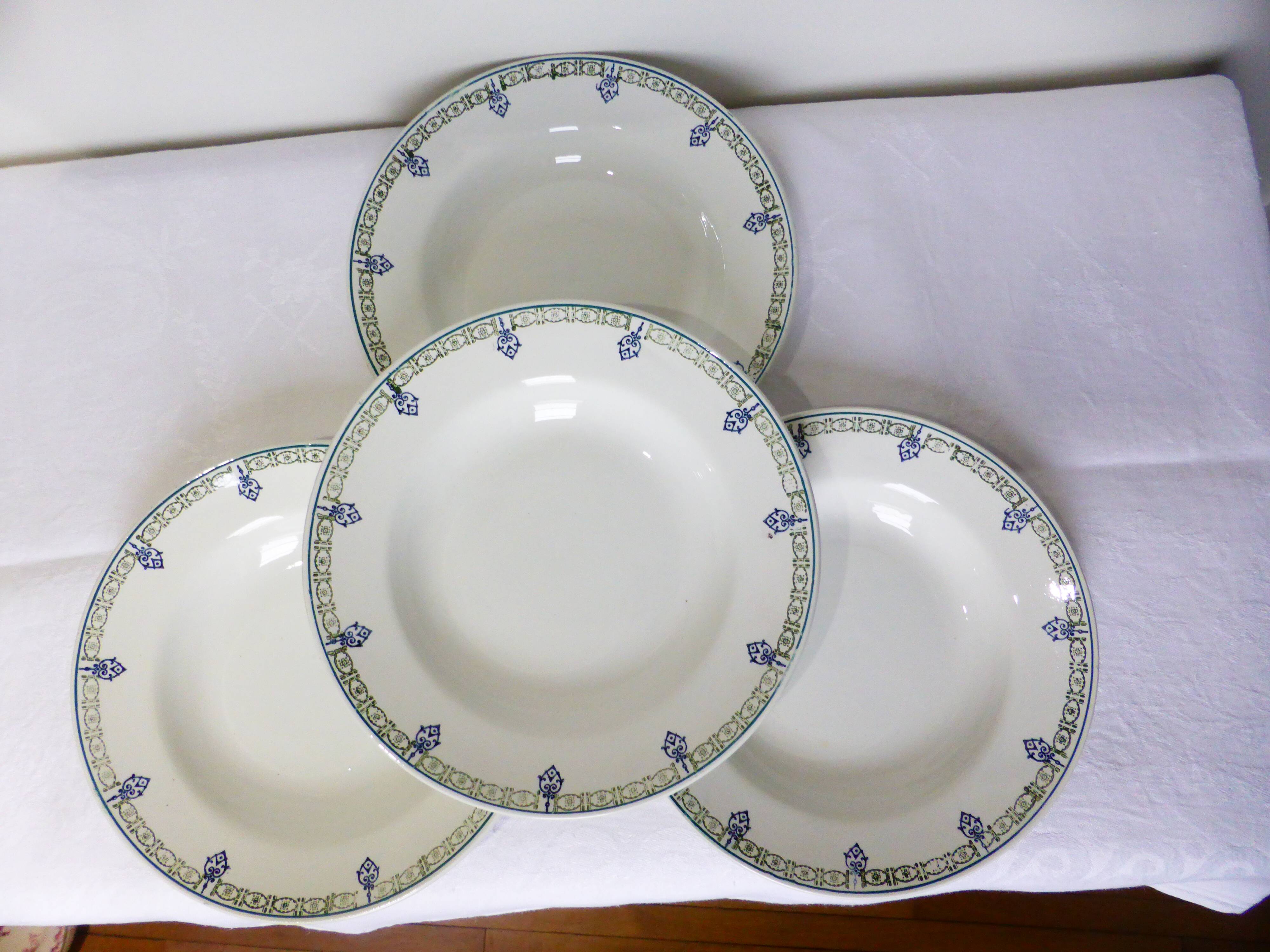 4 vintage deep plates from St Amand 211239