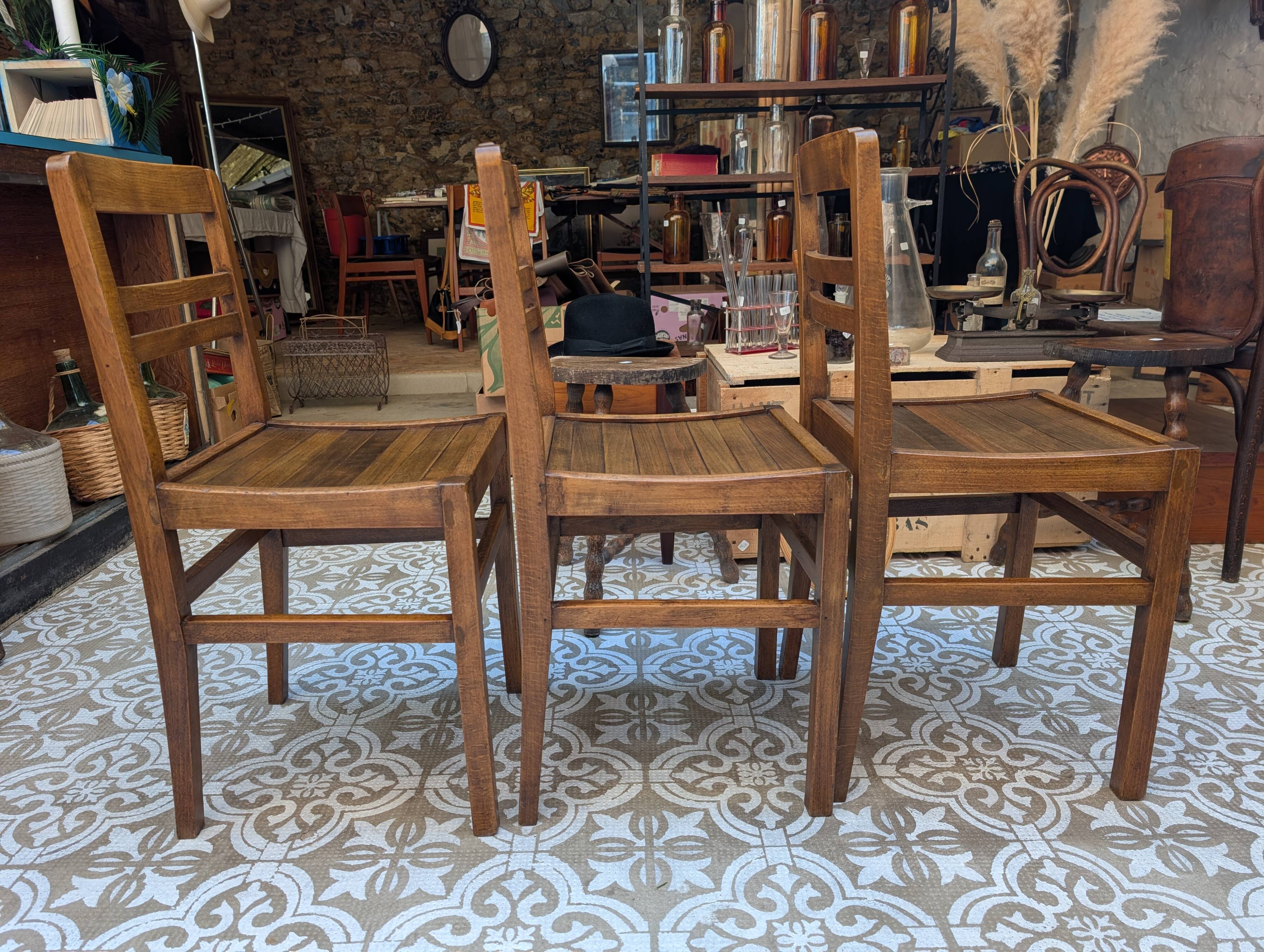 Set of reconstruction chairs