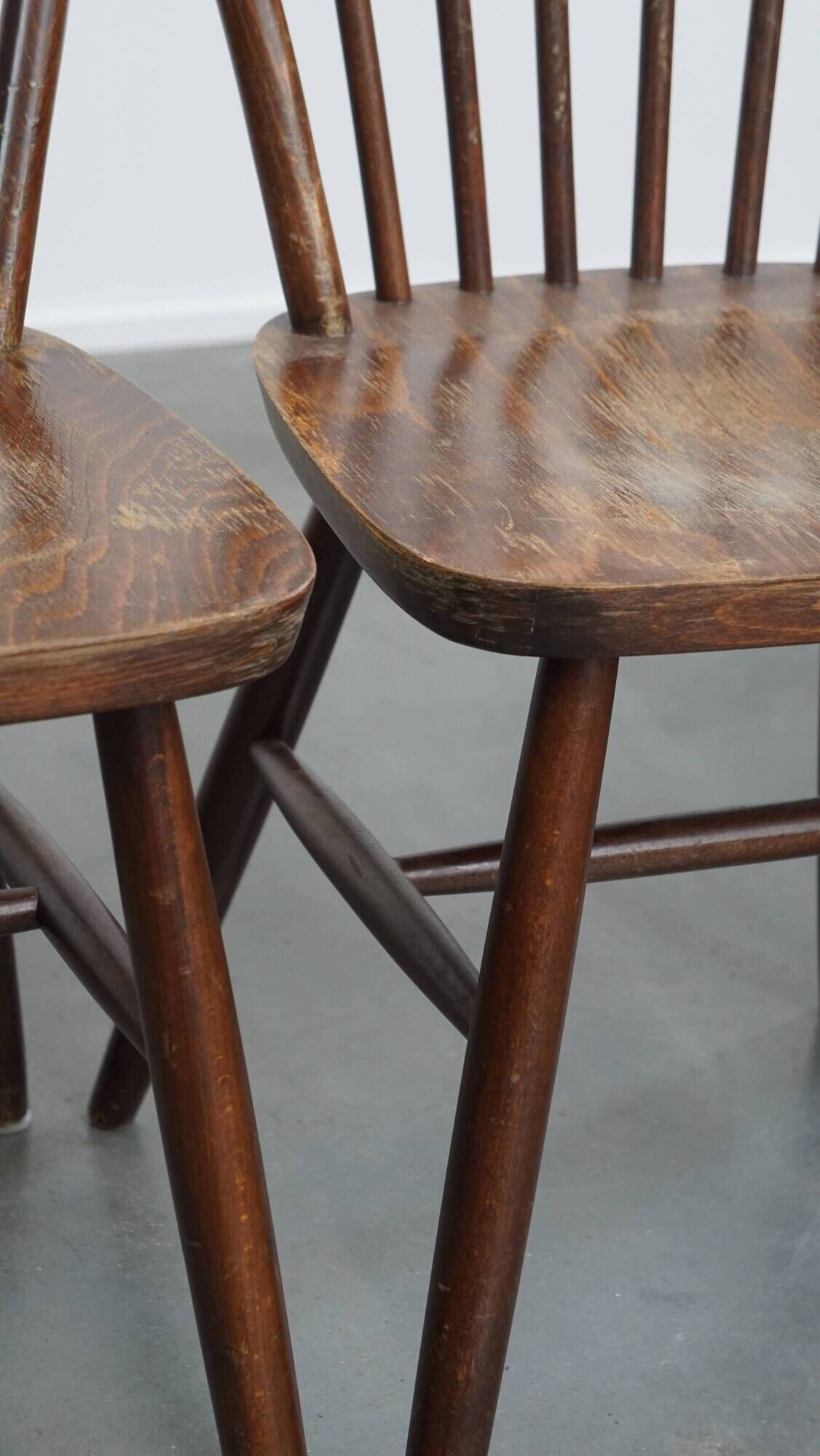 Set of 4 vintage Windsor wooden spindle chairs from the 1970s