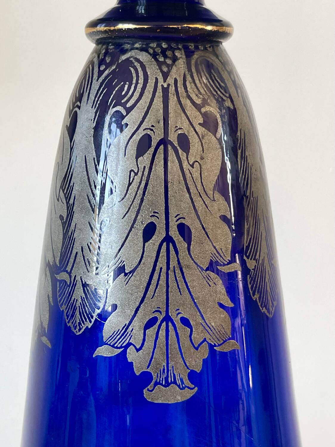 Vase en verre émaillé Art Nouveau.