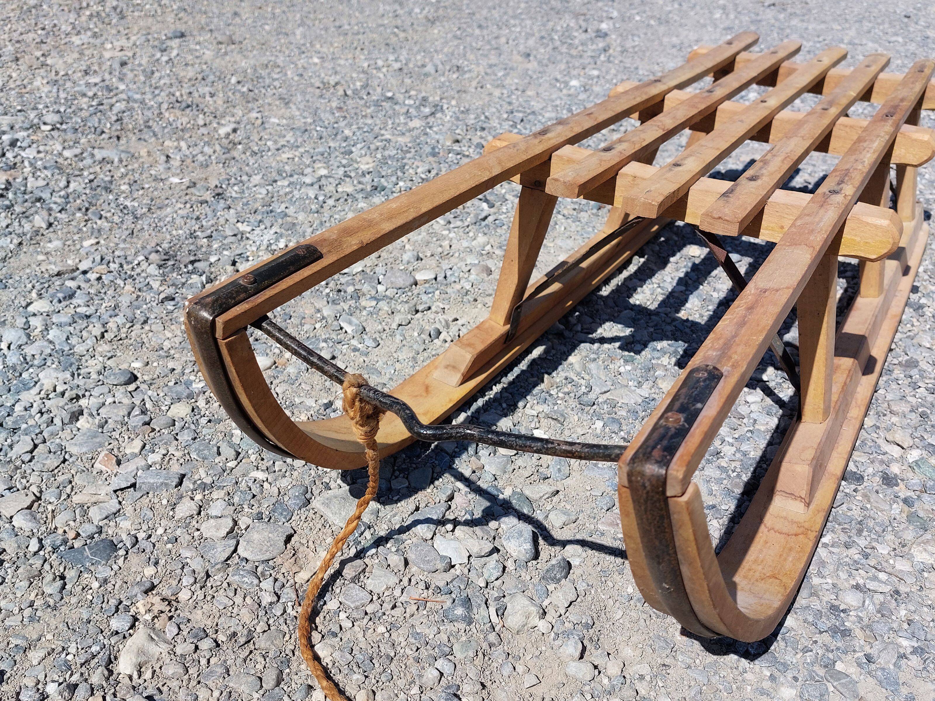 Old large sled in solid beech - 111 cm