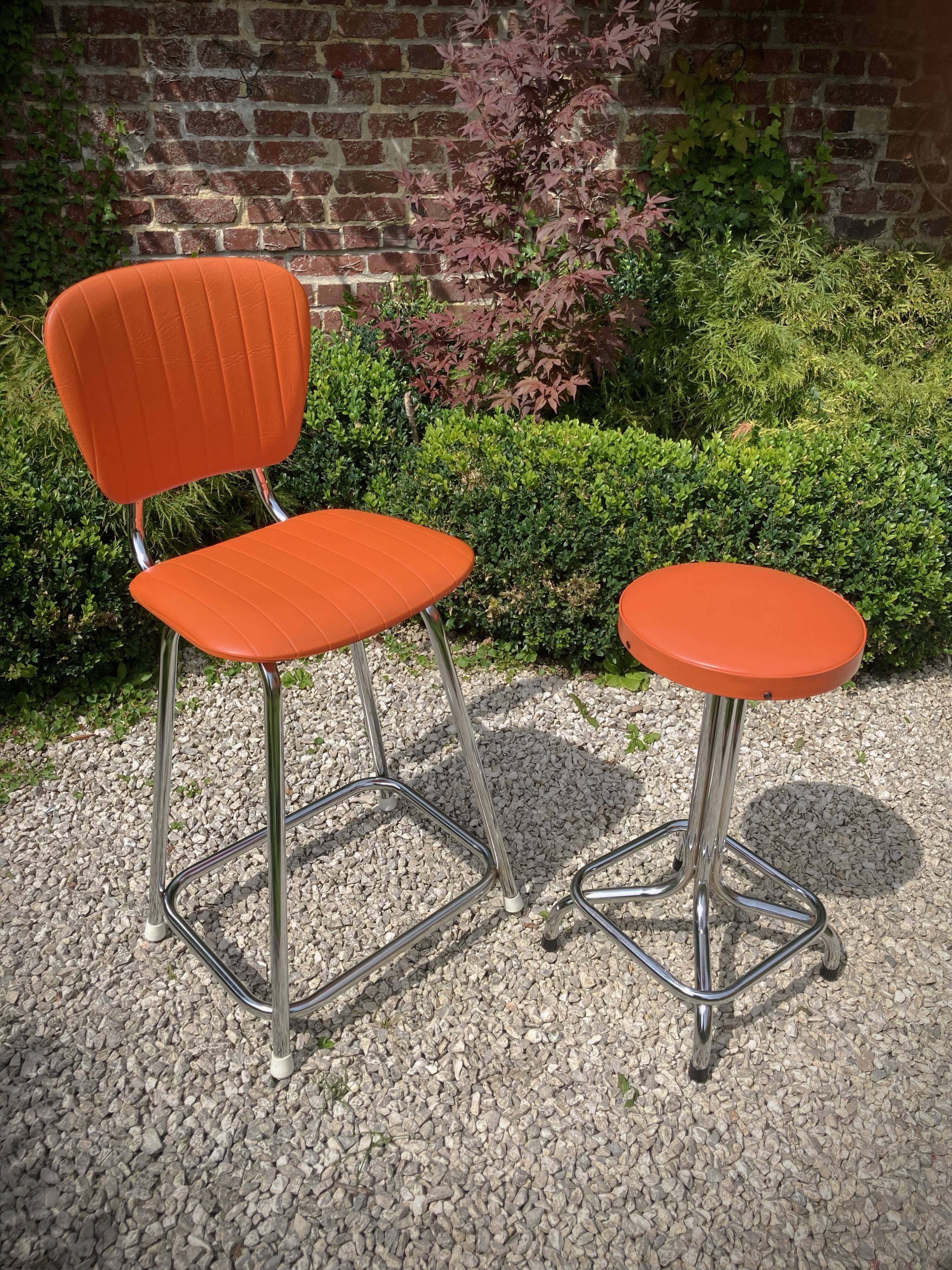 Duo of chair and stool 1970 orange and chromes