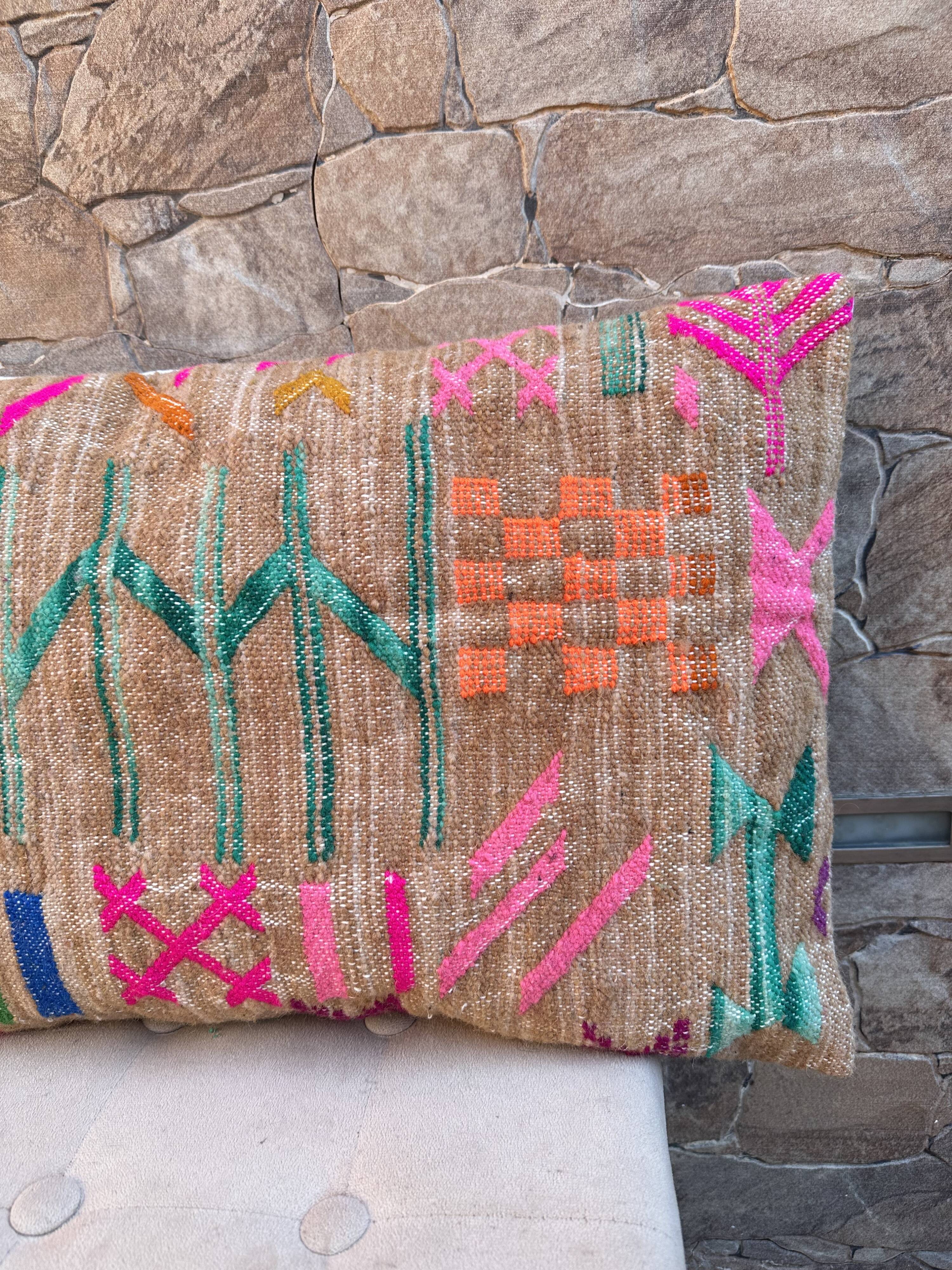 Handmade cushion cover in Berber wool: Moroccan Kilim cushion
