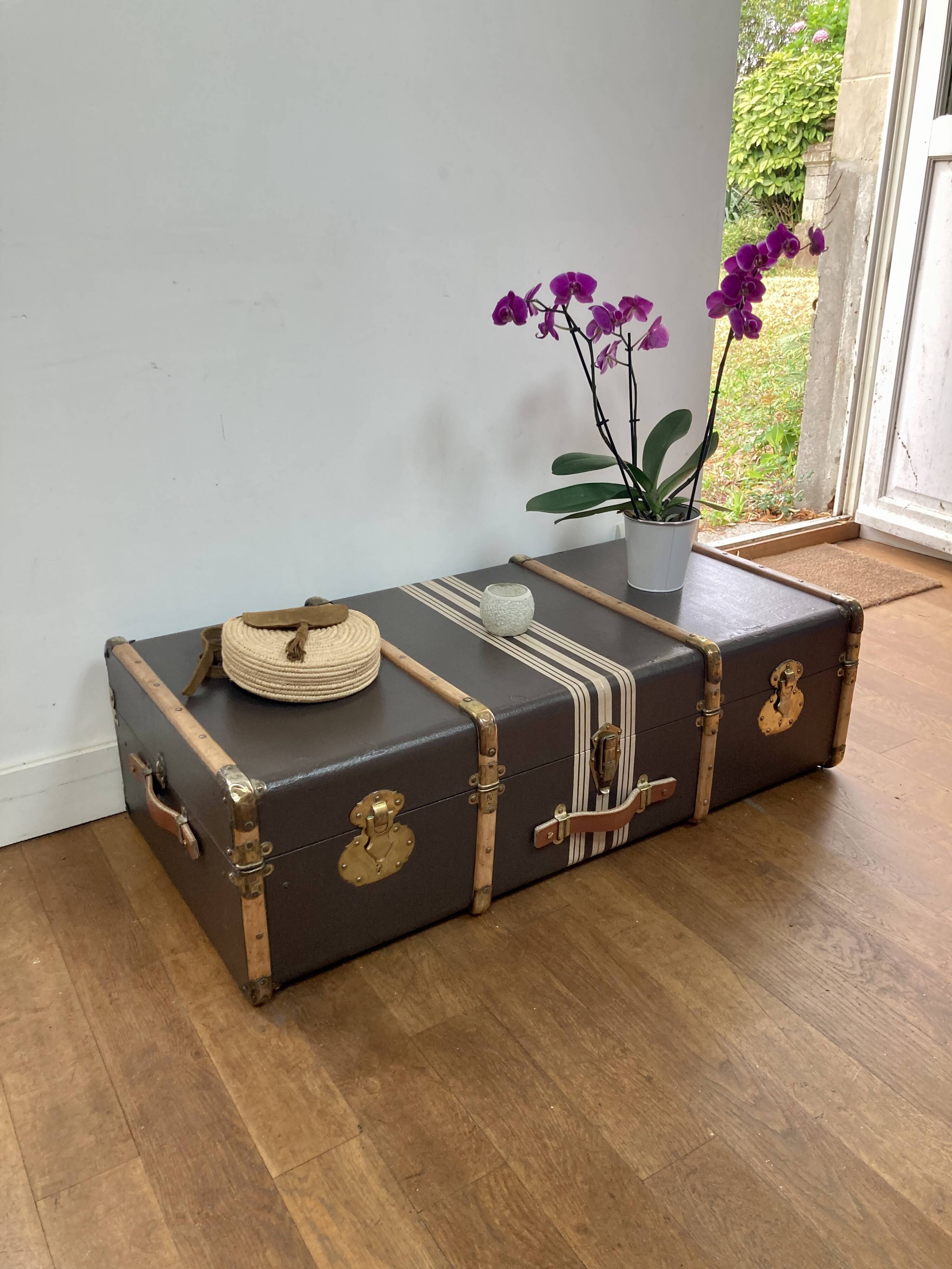 Renovated 1940s old trunk – Vintage coffee table