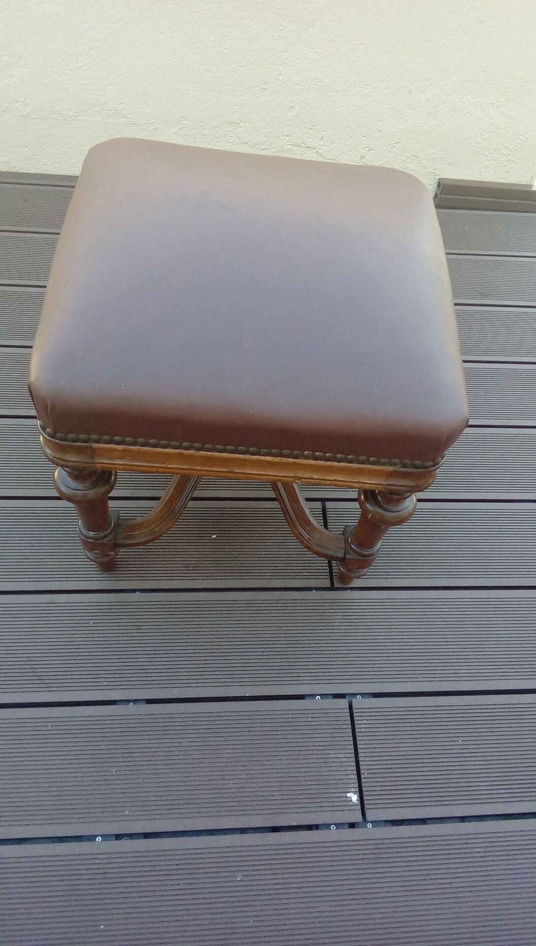 Former stool or footrest