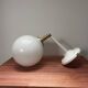 Applique murale inclinable globe opaline blanche