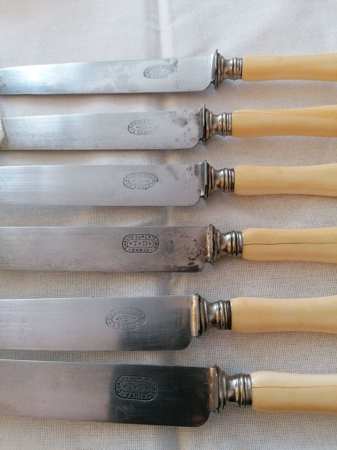 Steel and horn knives
