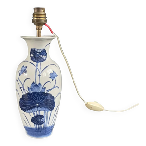 Pied de lampe asiatique - main