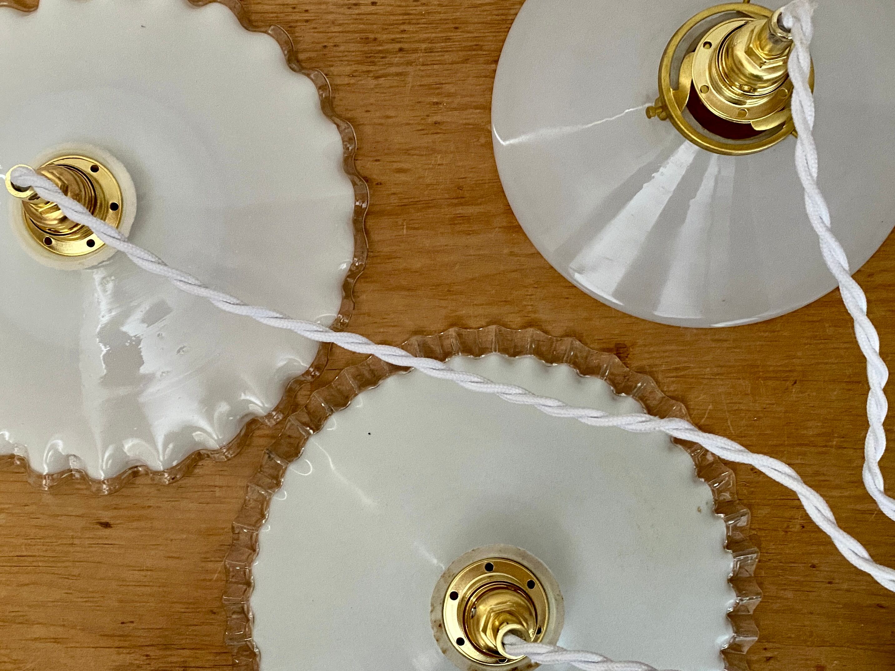 Three-light cascading pendant lamp with vintage white opaline lampshade
