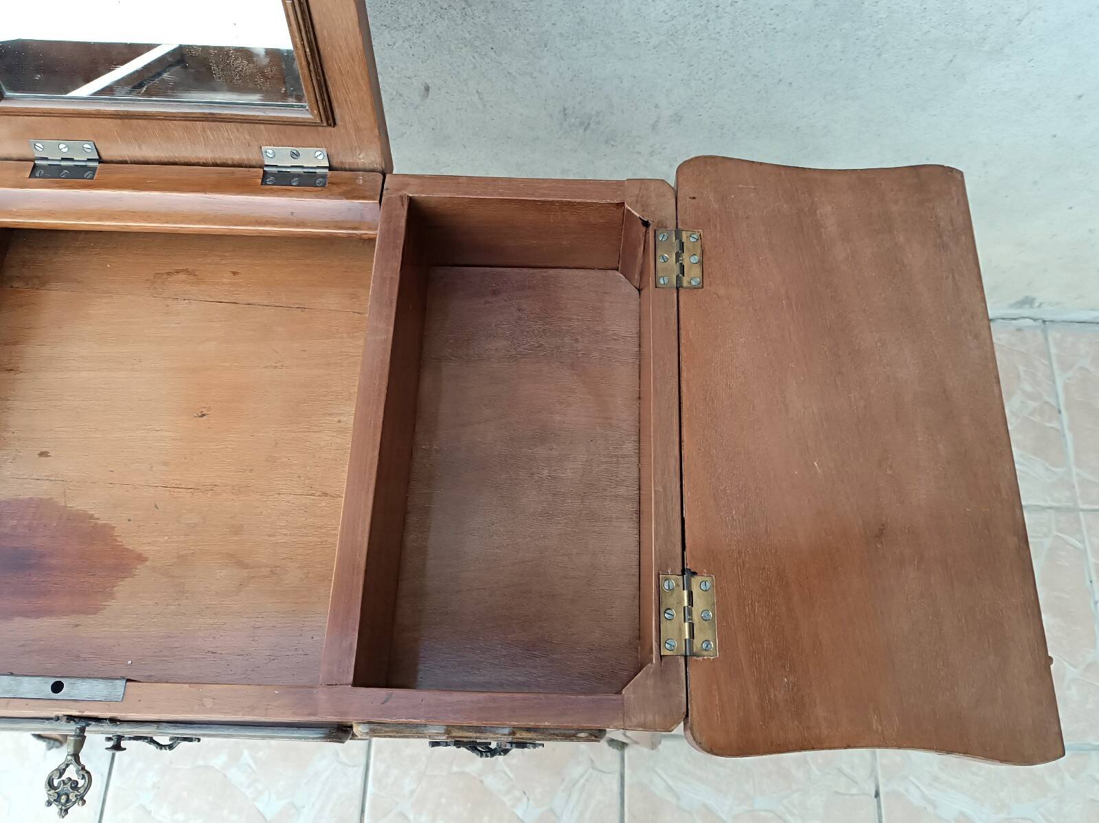 Louis XV style work table in walnut veneer