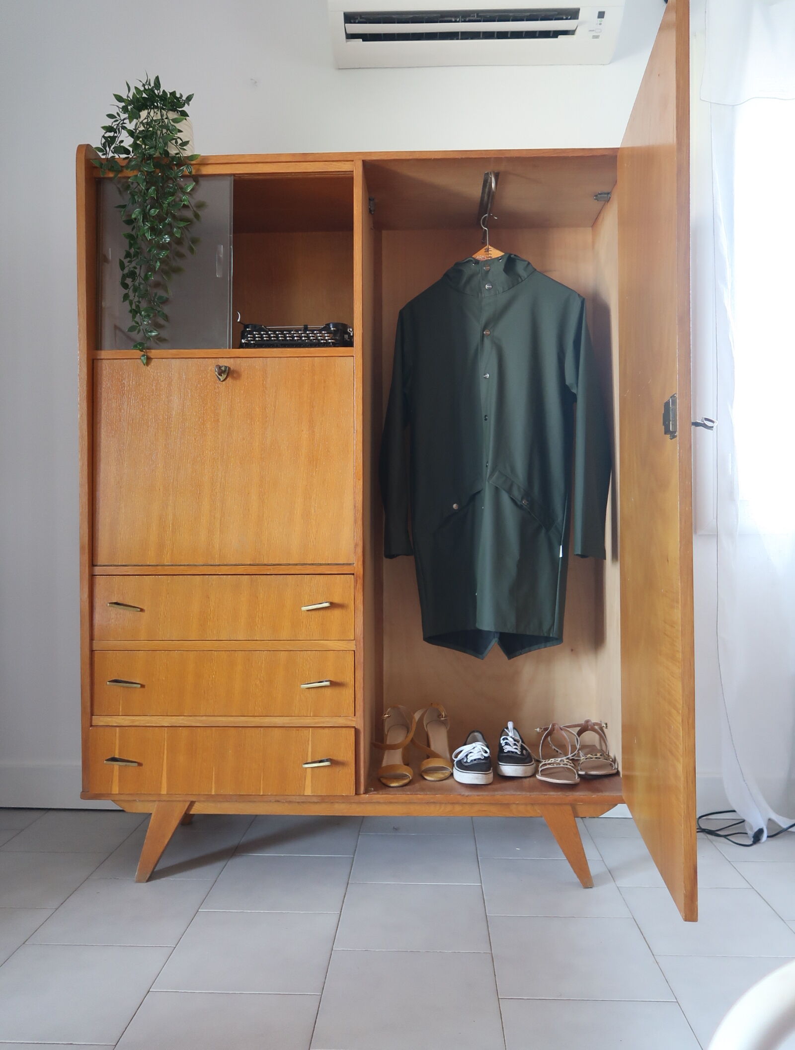 Armoire secrétaire