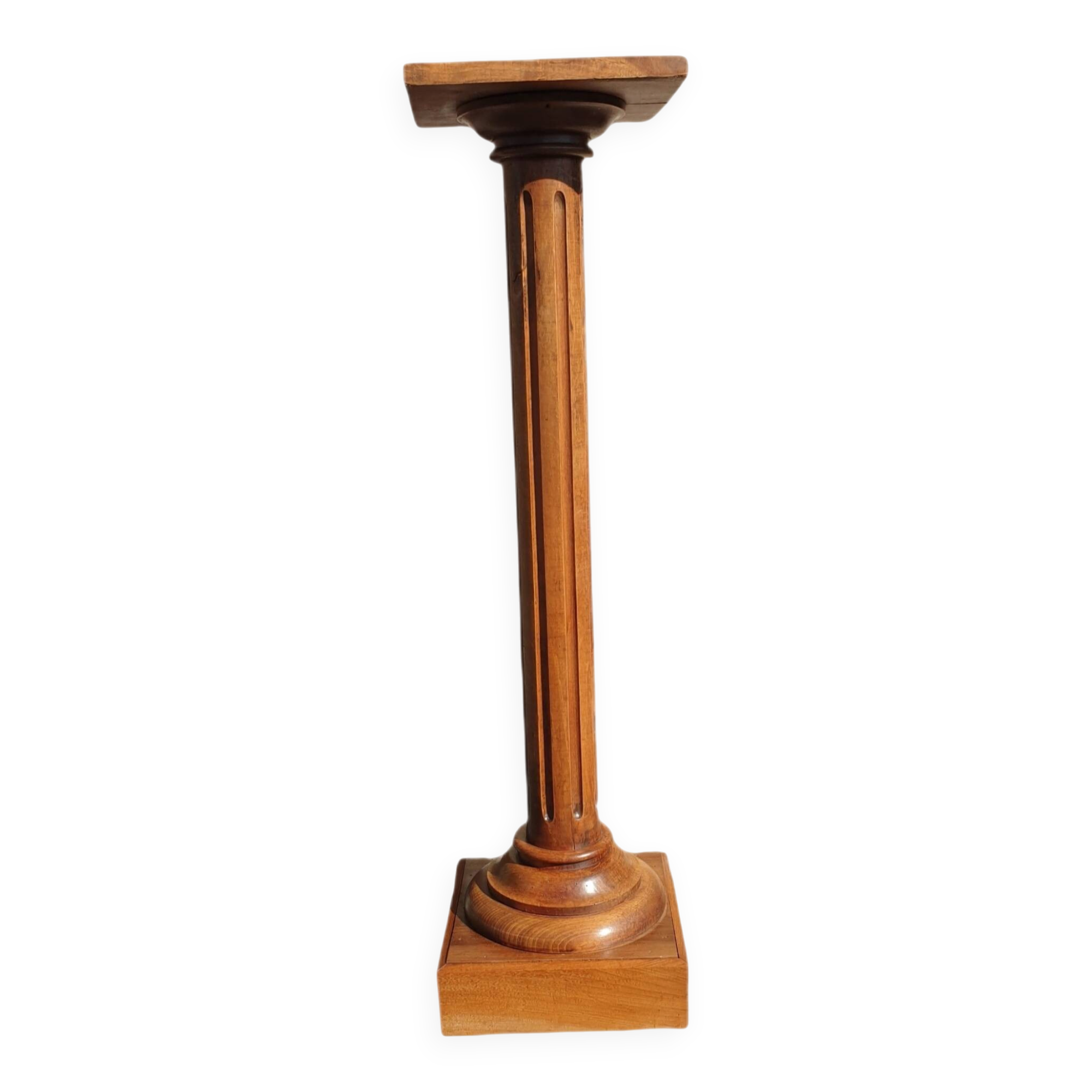 Fluted wooden column pedestal