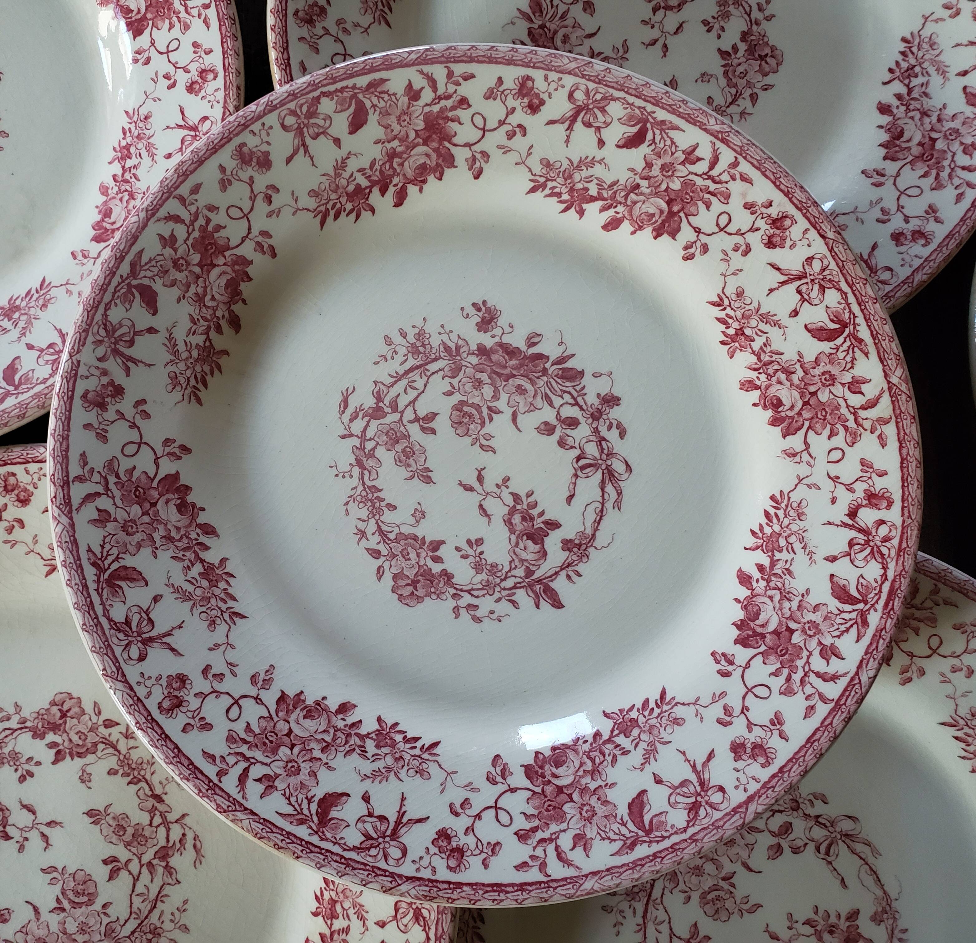 Gien ceramic flat plates. Collection "Bouquets de roses"