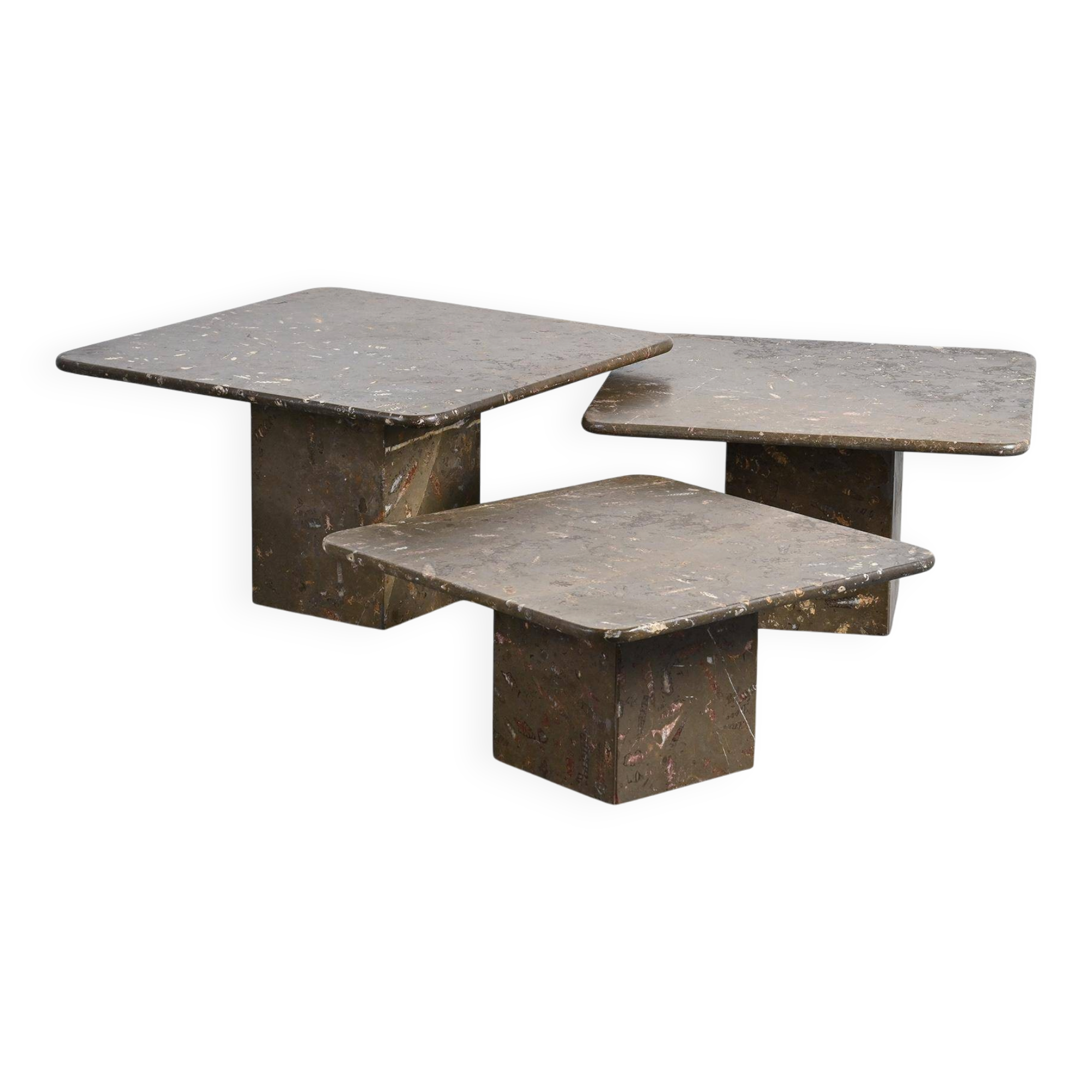 Suite de trois tables gigognes « Fossile », Suisse, circa 1970