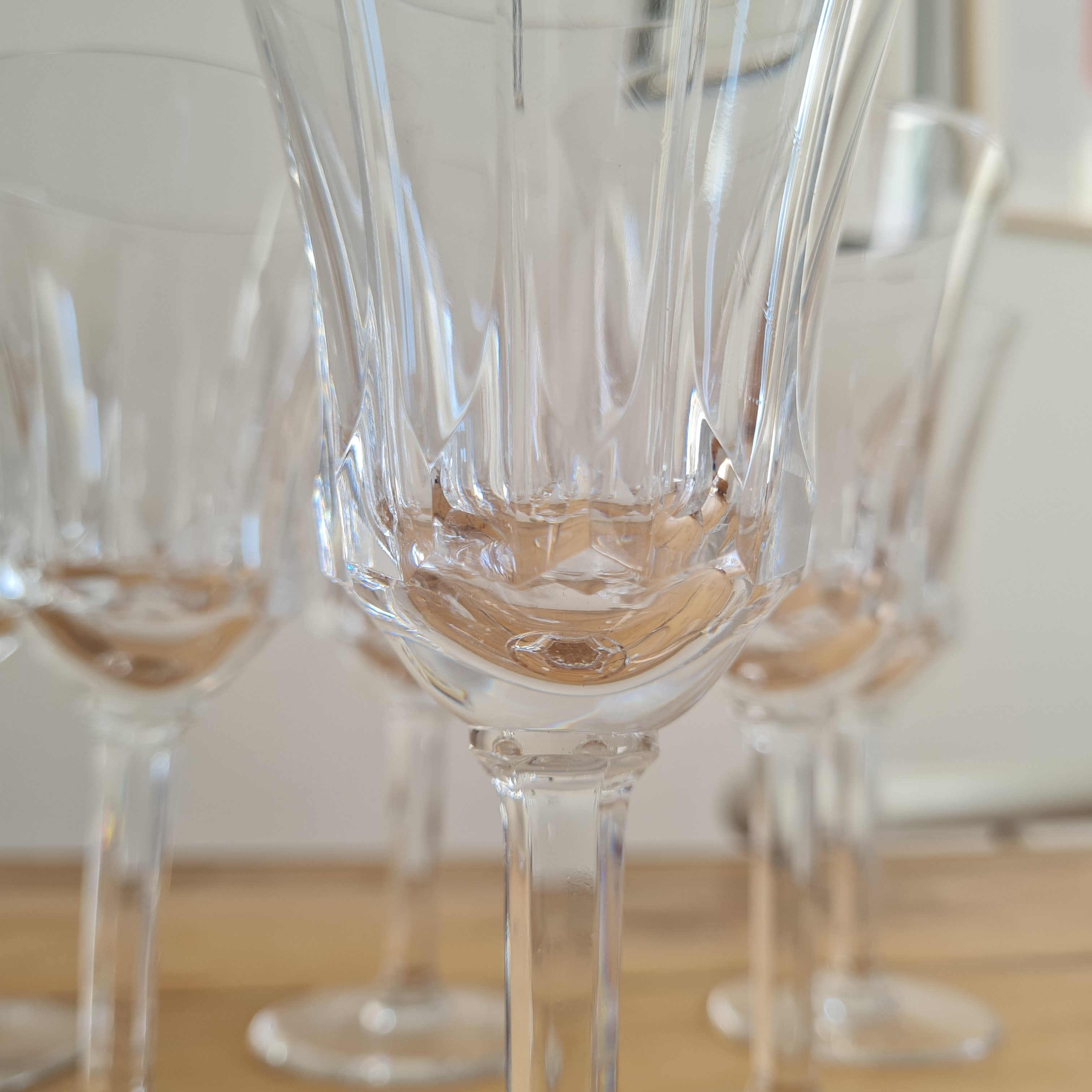 Service of 6 chiseled crystal water glasses