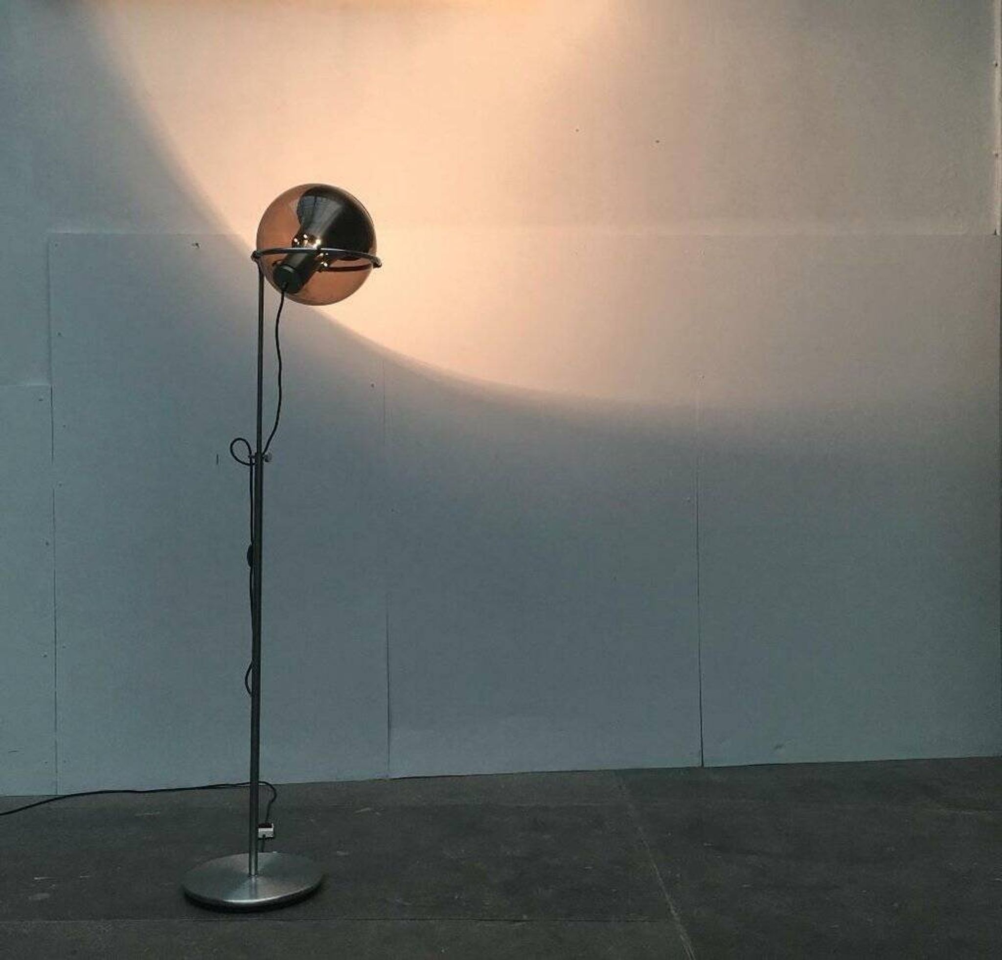 Lampe sur pied boule de l'espace moyen siècle néerlandais de Gepo, années 1960