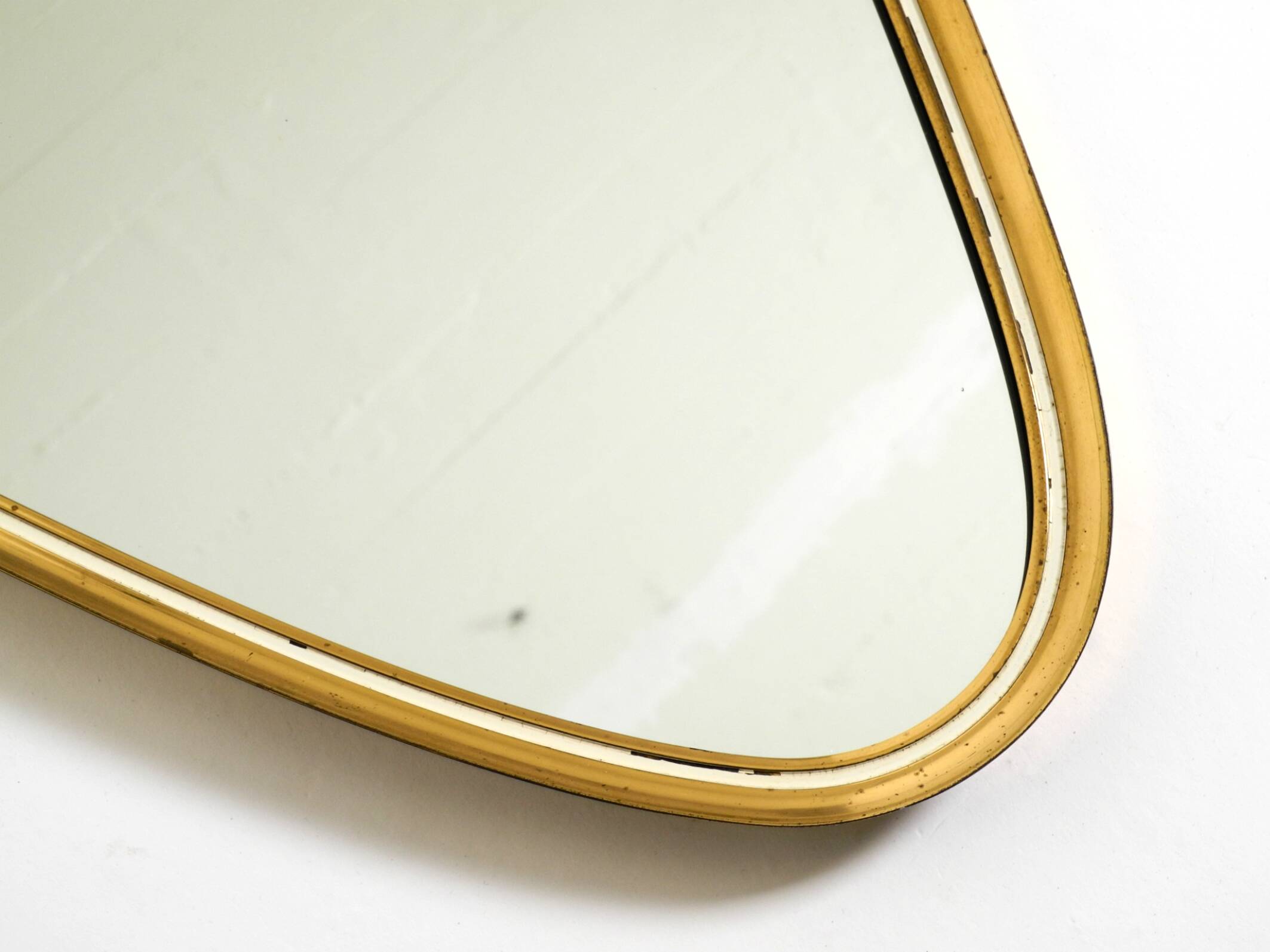 Heavy mid-century brass kidney-shaped wall mirror from Münchner Zierspiegel