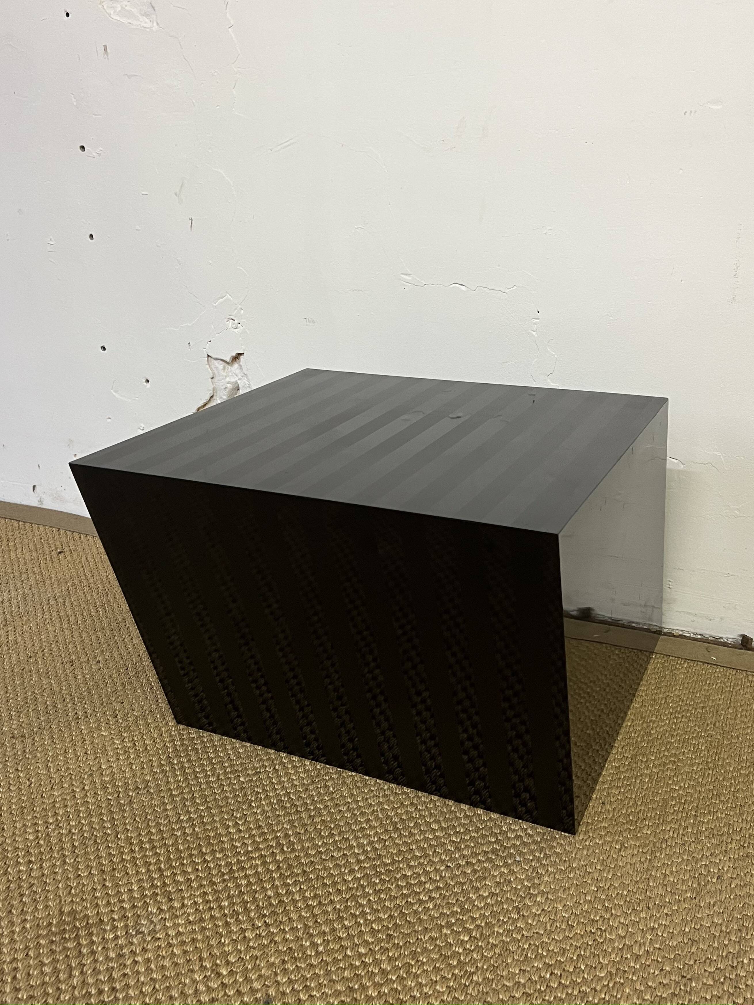 Bout de canapé trapézoïdal