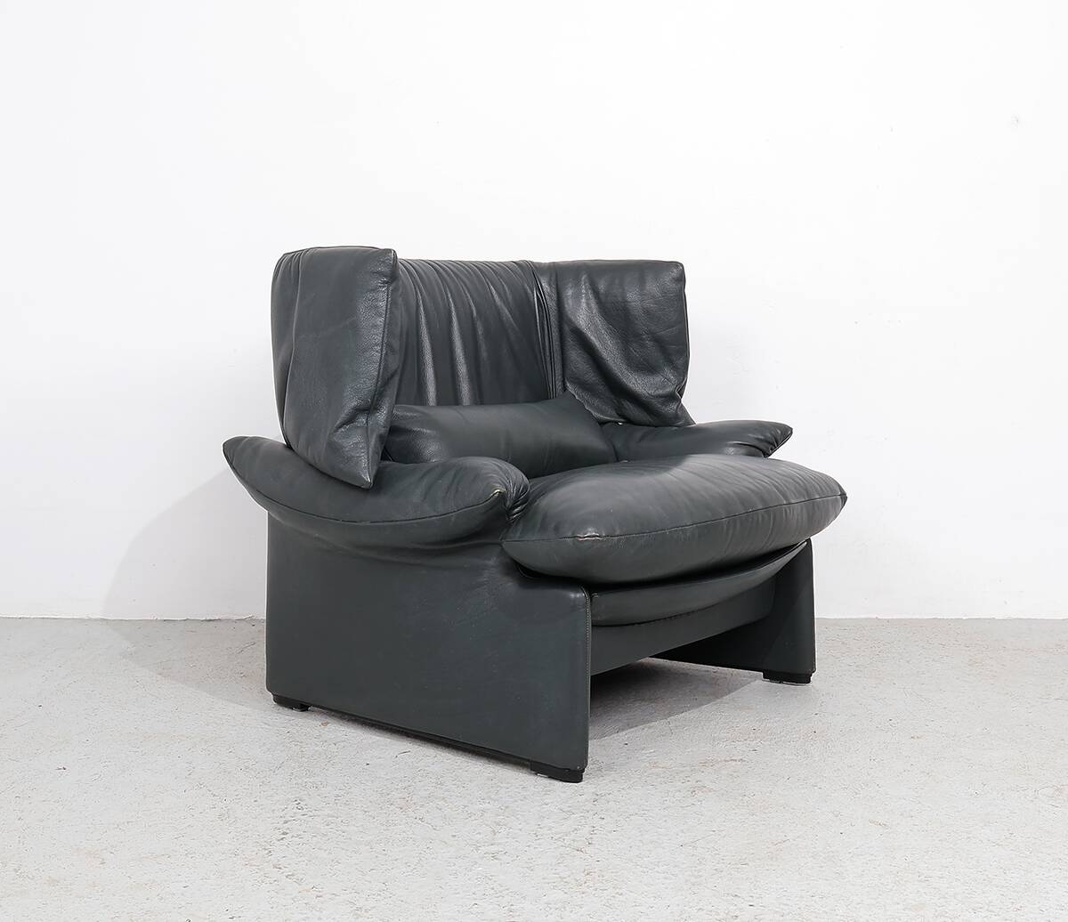 Cassina Portovenere set leather lounge chairs with ottoman