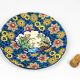 Assiette Longwy 1930 – Émaux à décor d’oiseaux et fleurs oranges