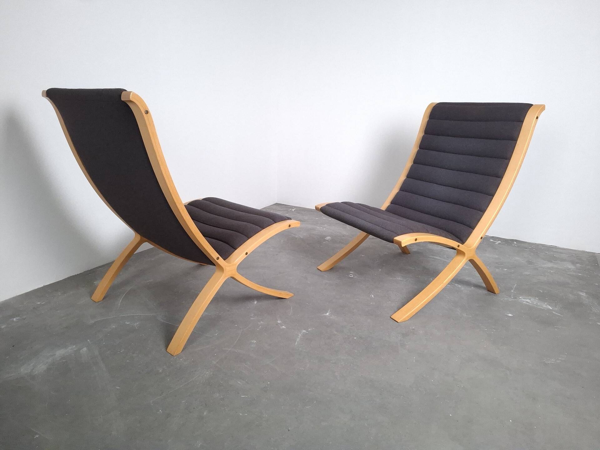 2  chaises AX  par Hvidt & Molgaad édition Fritz Hansen