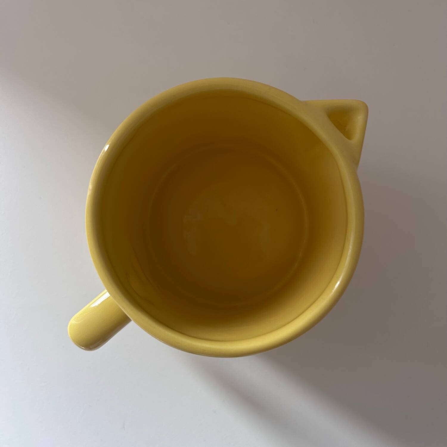 Pichet rétro jaune