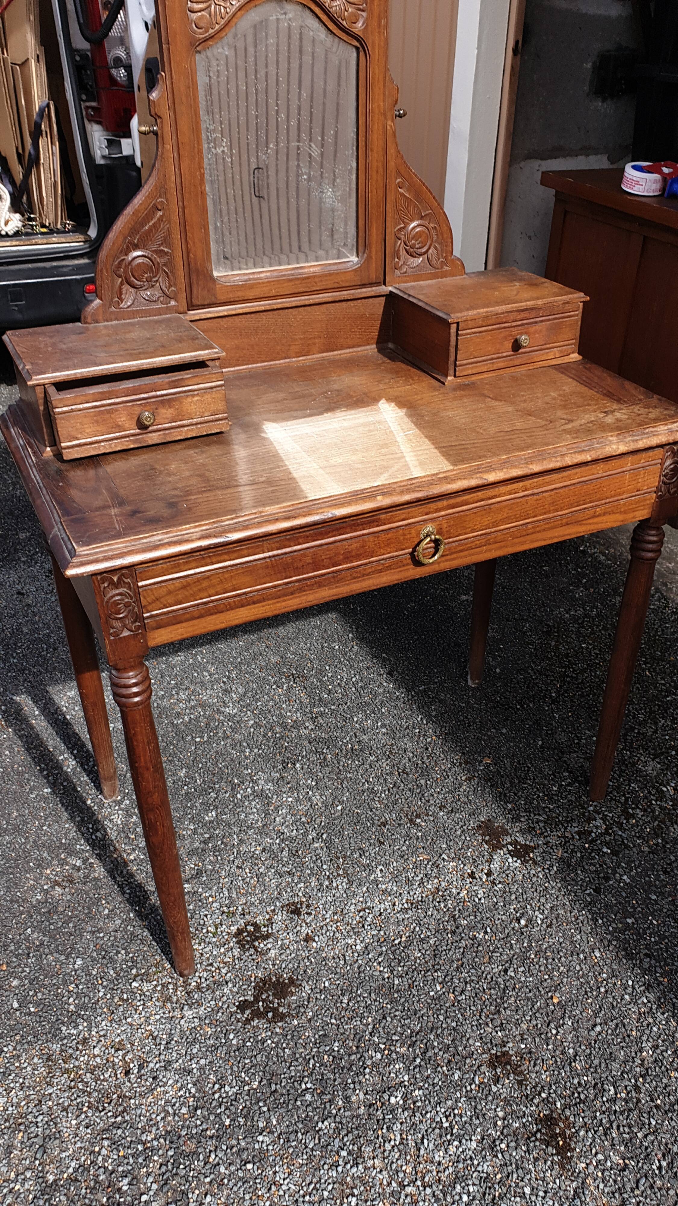 Art deco dressing table