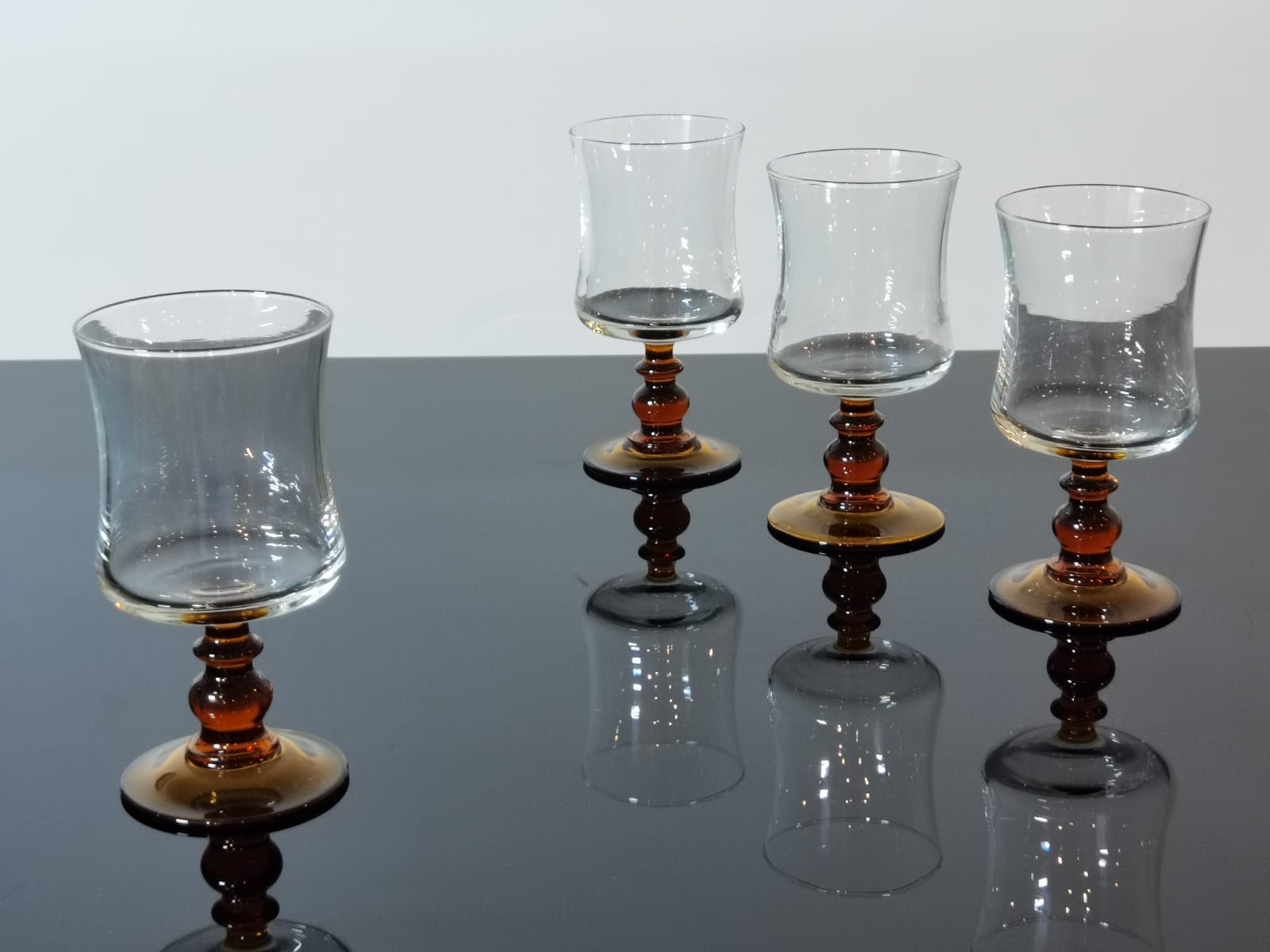 4 verres à vin Luminarc pieds ambrés