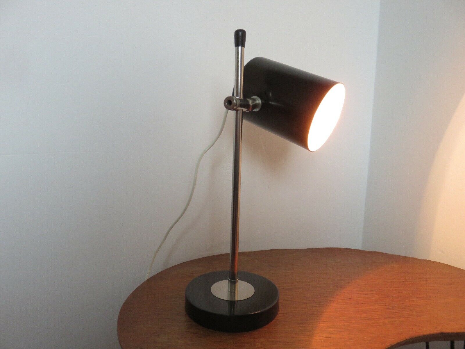 Lampe italienne " tuyau " en laiton nickelé et aluminium années 50/60