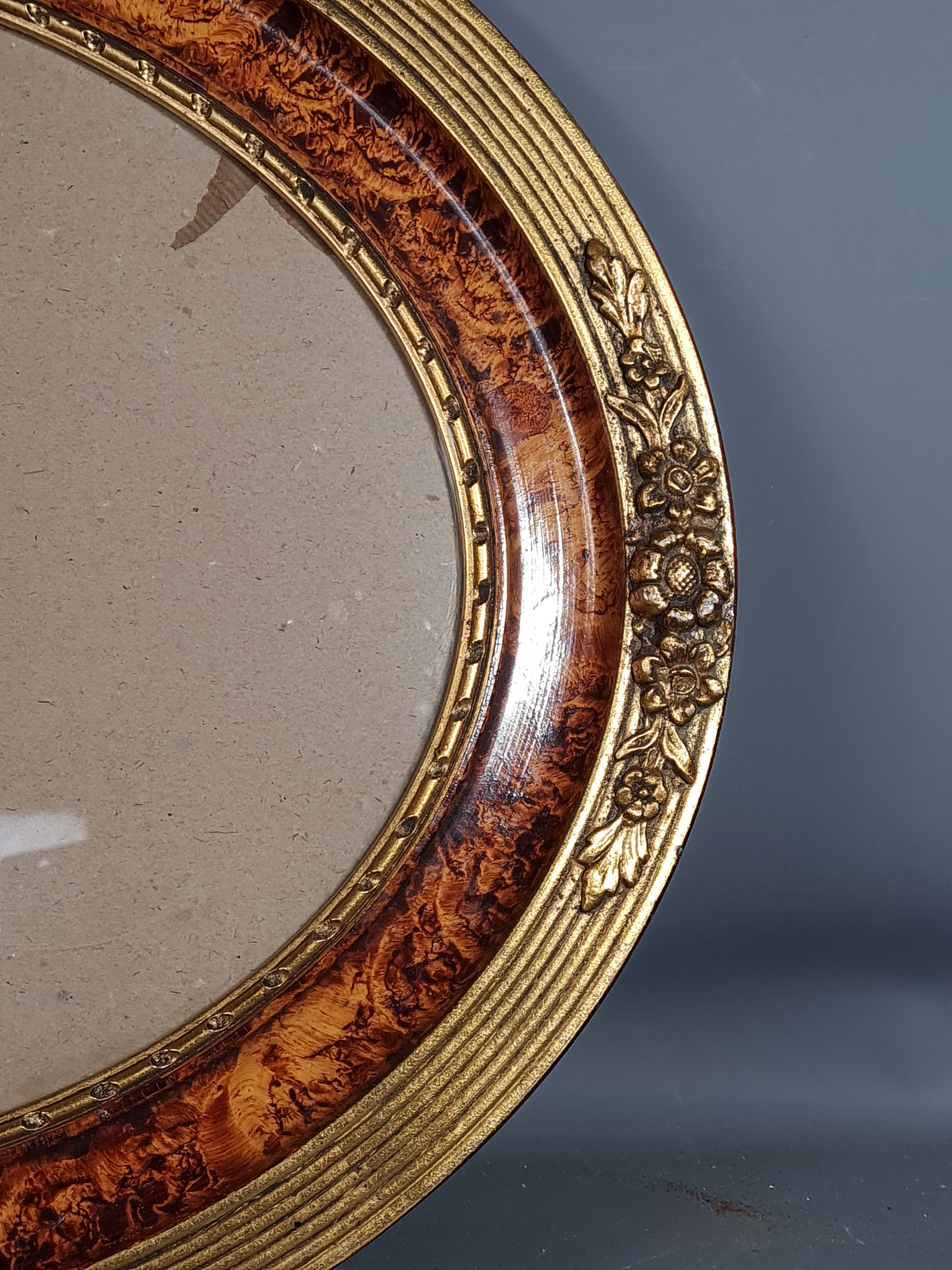 Old oval frame gilded stucco wood 50.5x40 cm, leaf 40x29.8 cm circa 1930 SB