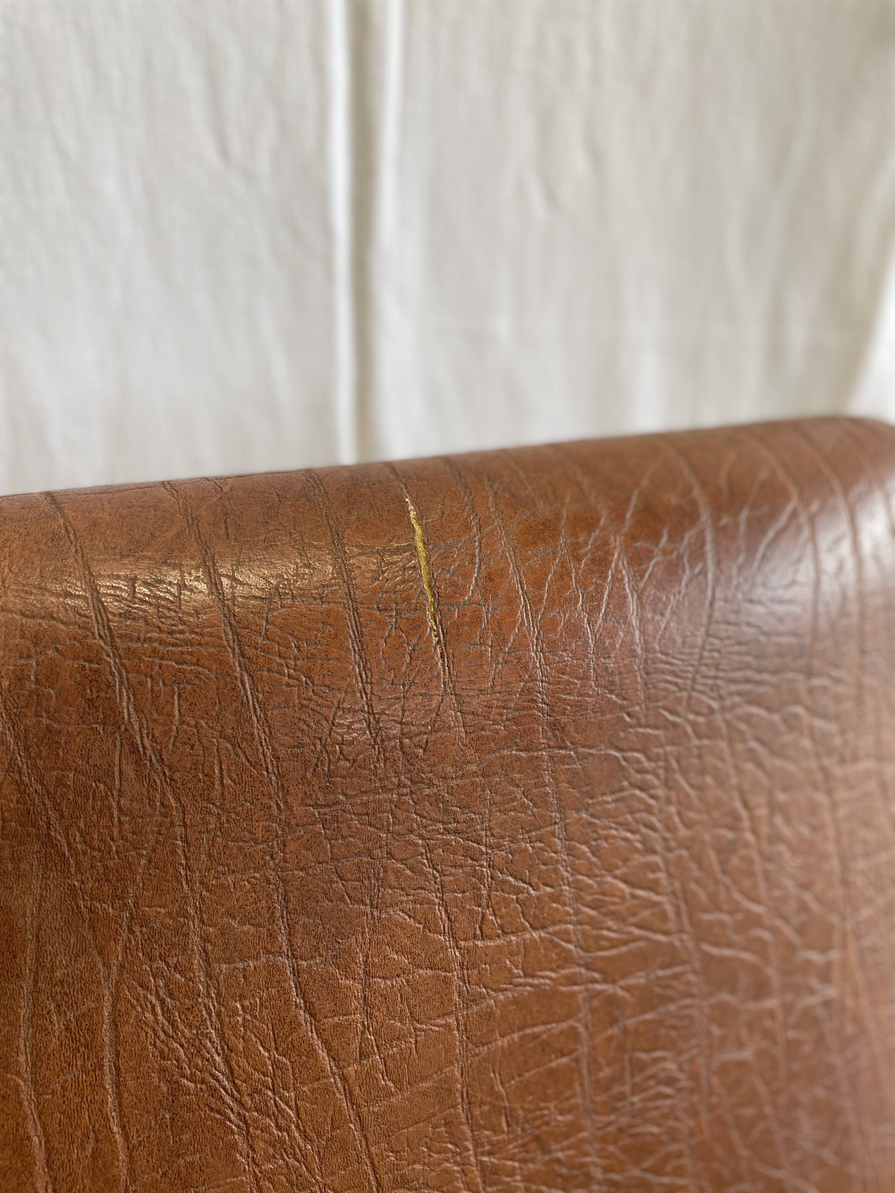 Retro armchair in brown skaï
